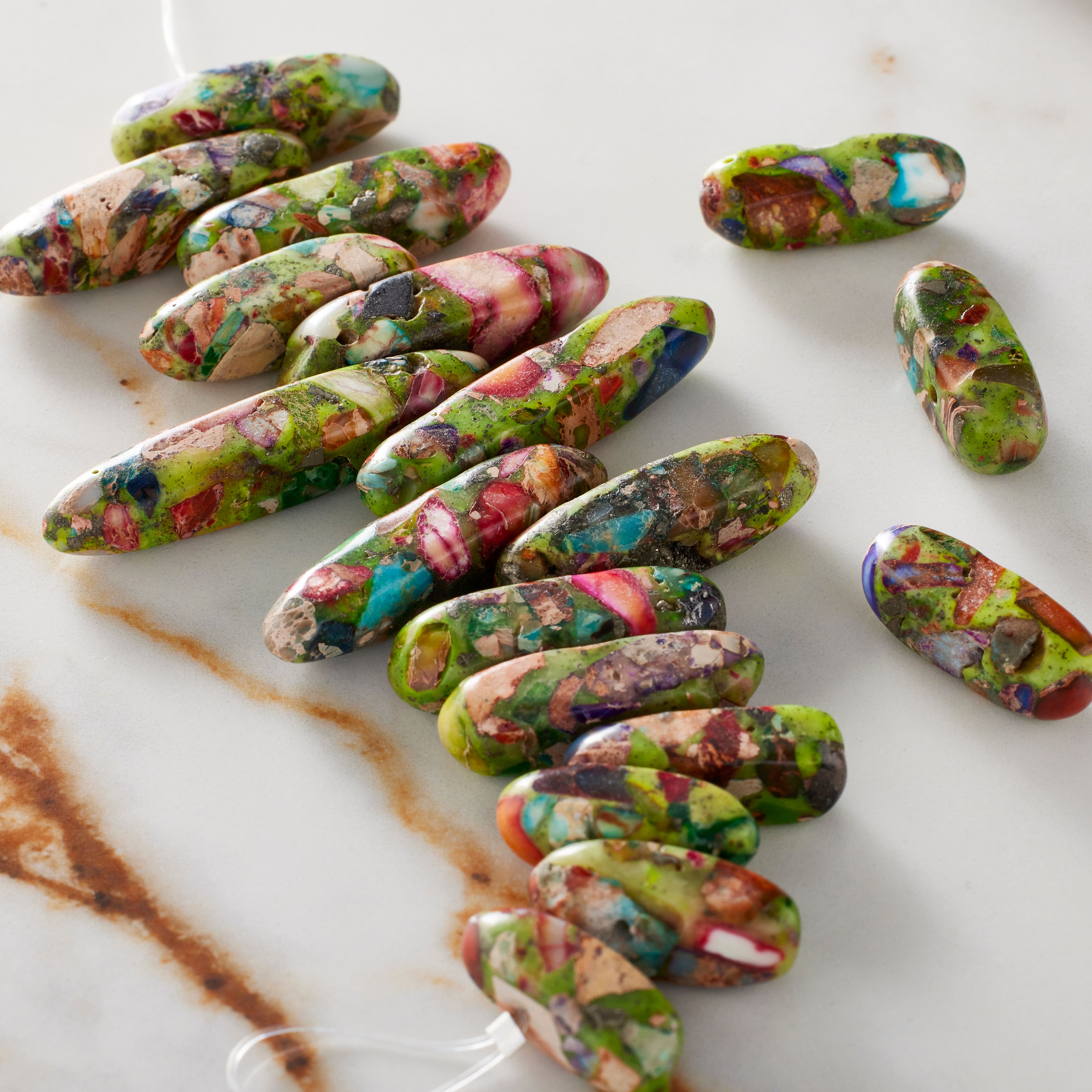 Perles multicolores en pierre composite de 20 mm de Bead Landing