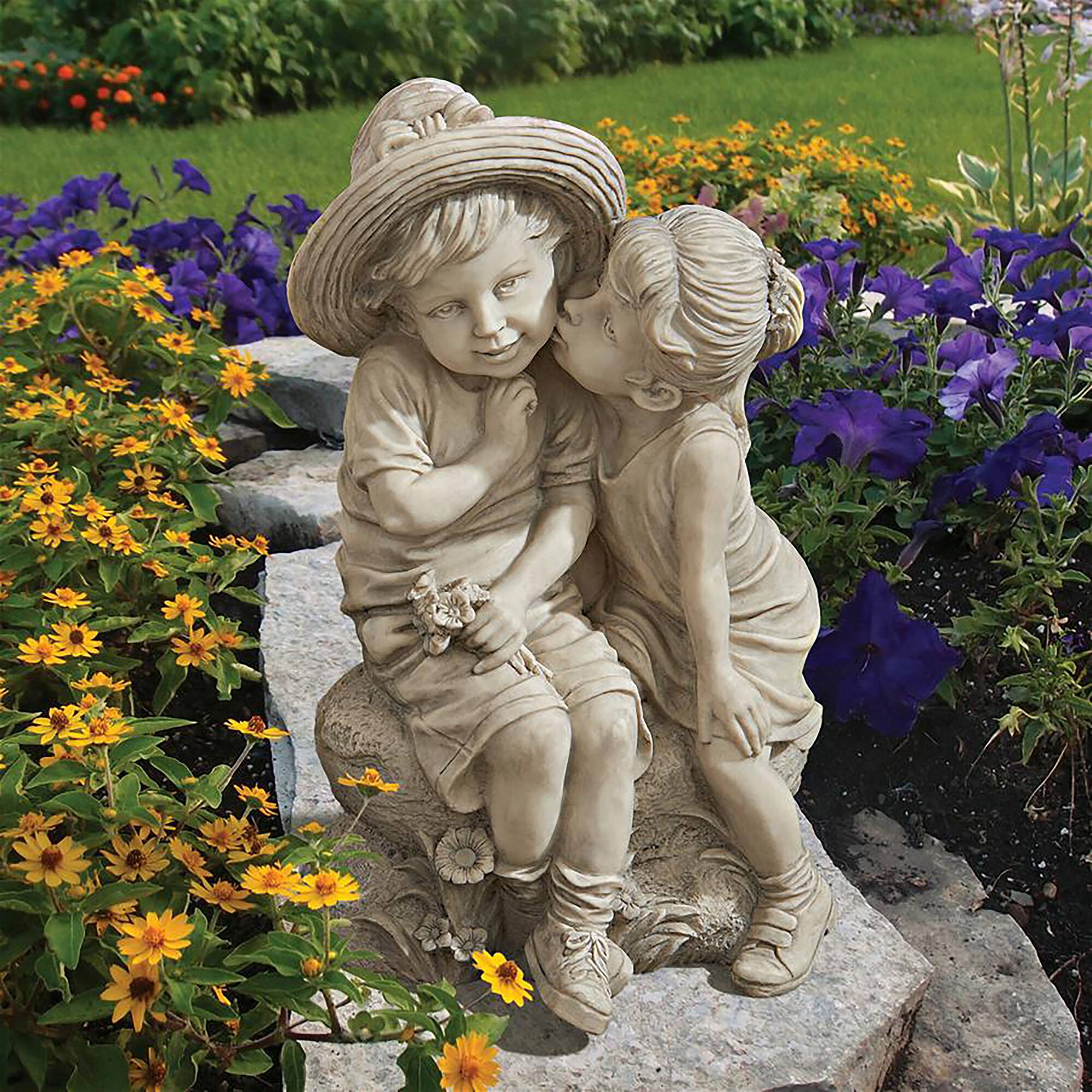 Design Toscano 14&#x22; Kissing Boy &#x26; Girl Statue