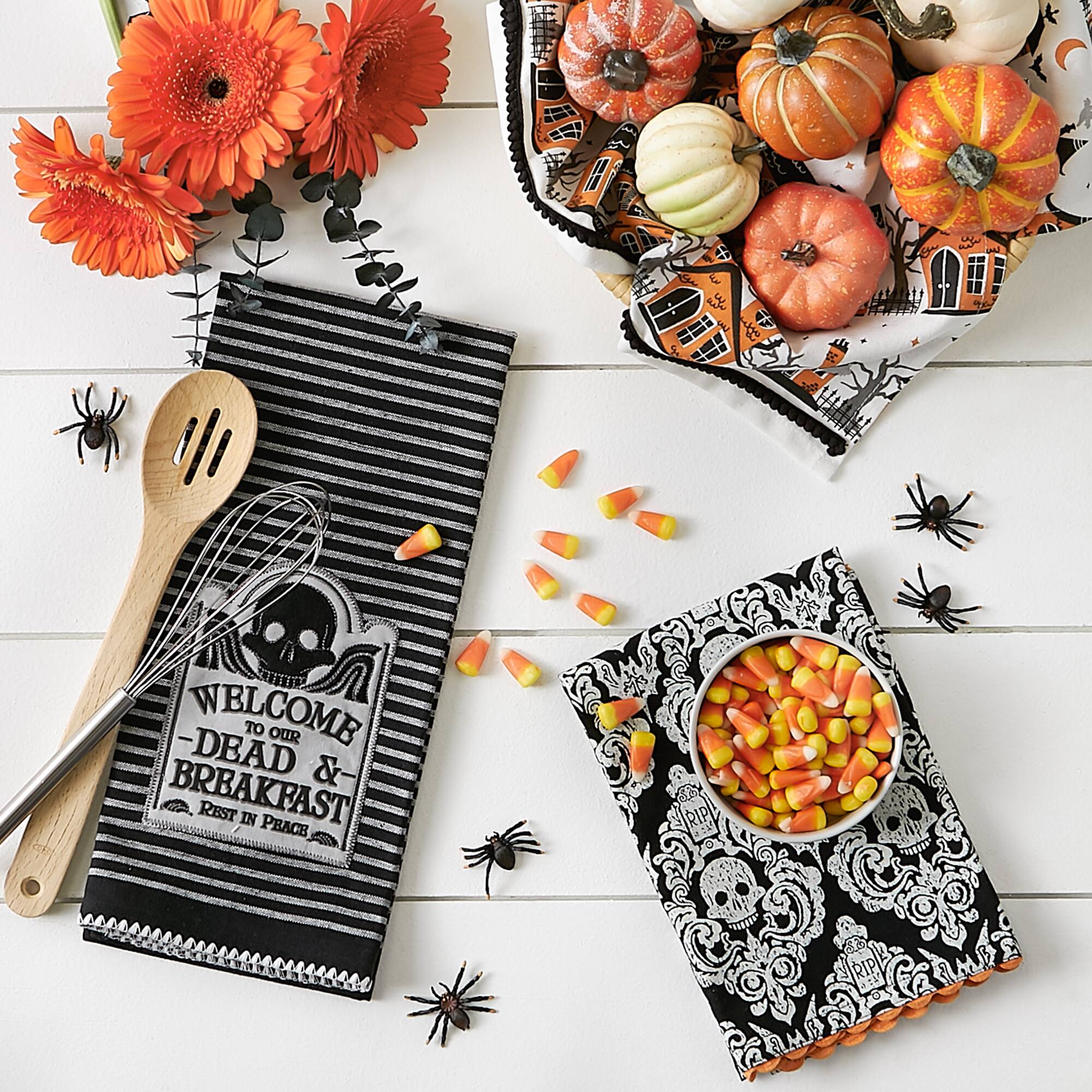 DII&#xAE; Haunted Hallow Embellished Dishtowel Set
