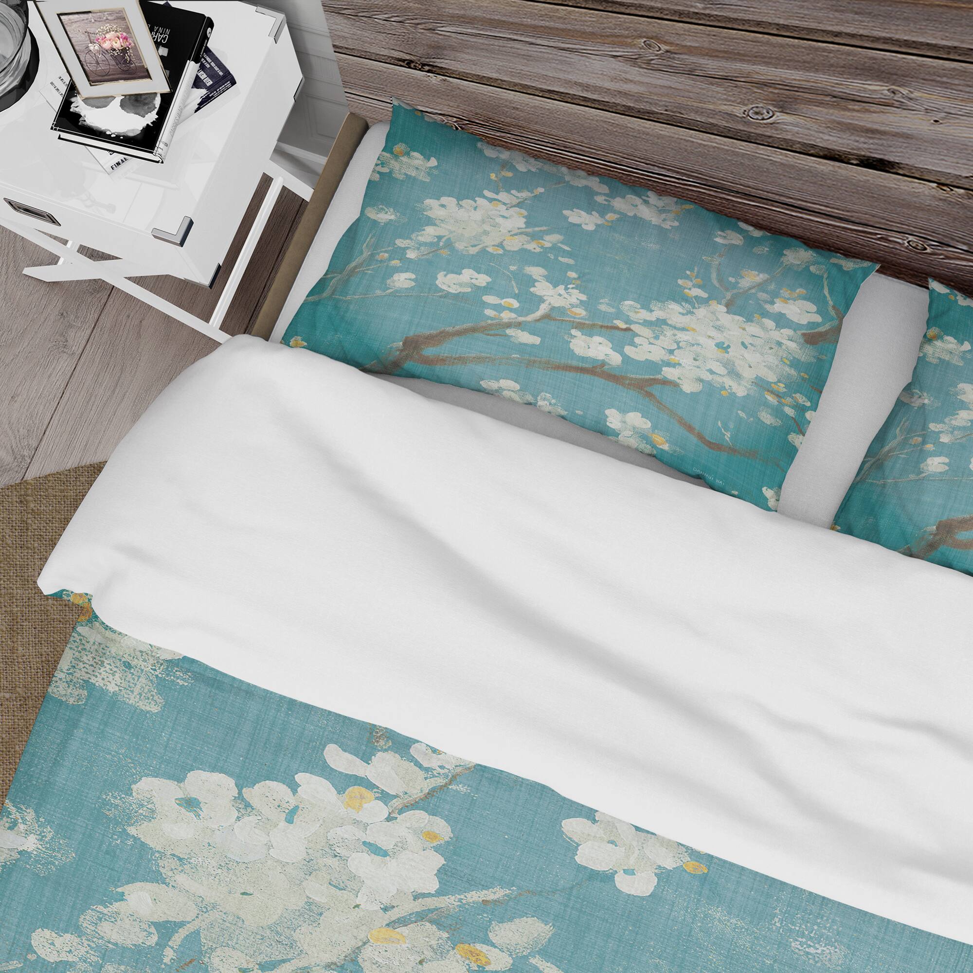 Designart &#x27;Blue Cherry Blossoms II&#x27; Cottage Bedding Set - Duvet Cover &#x26; Shams