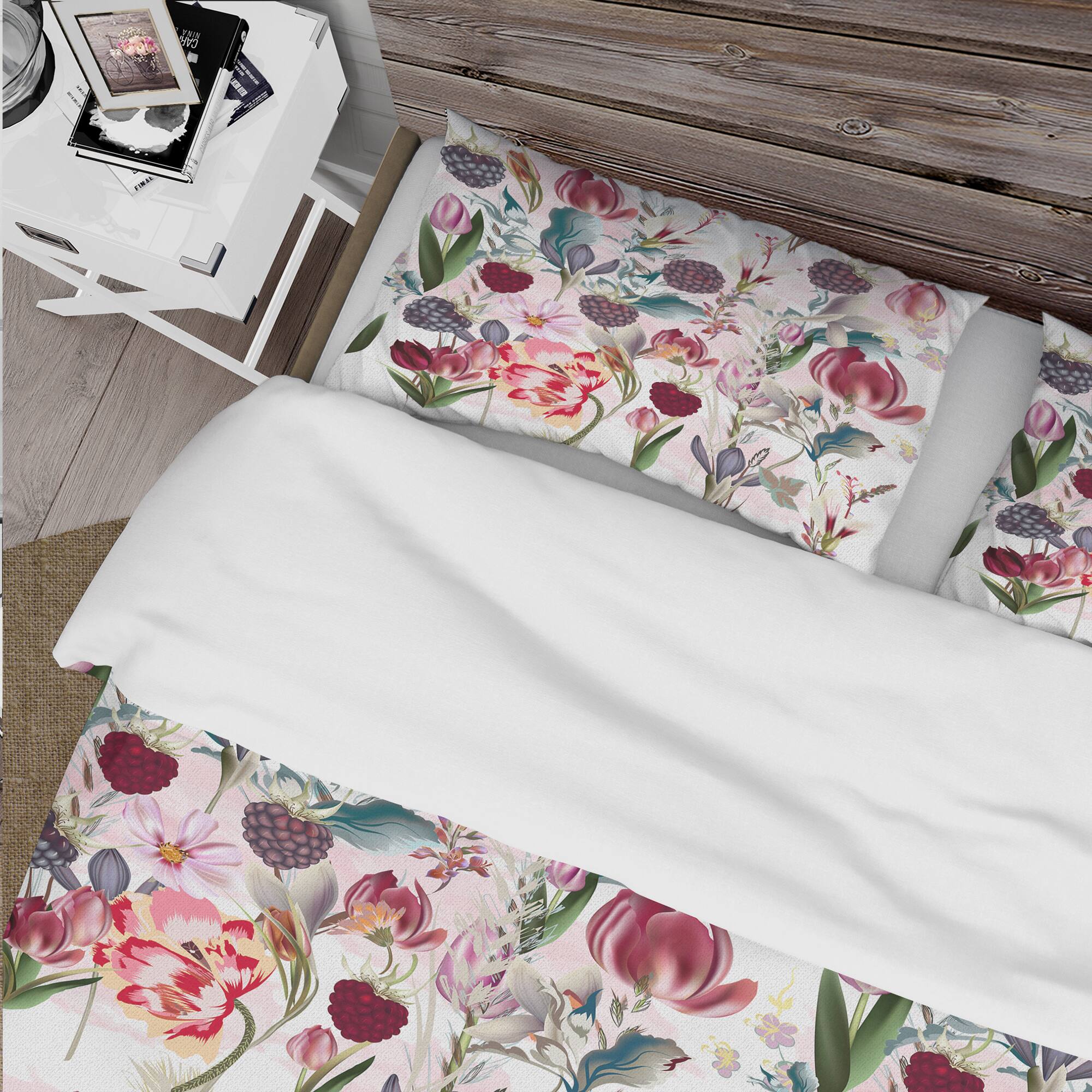 Designart 'Beautiful Floral Pattern with Spring Flowers' Cabin & Lodge Bedding Set
