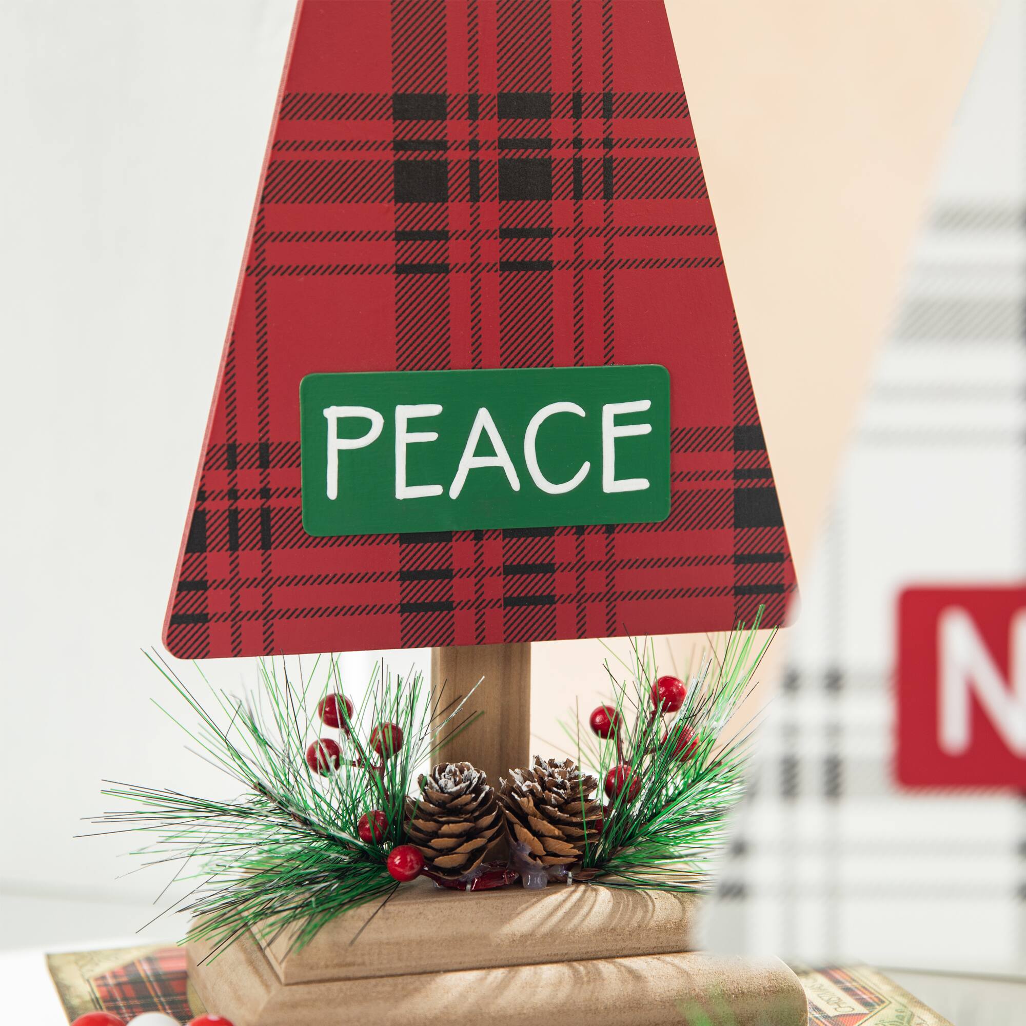 Glitzhome&#xAE; Christmas Plaid Table Tree Set