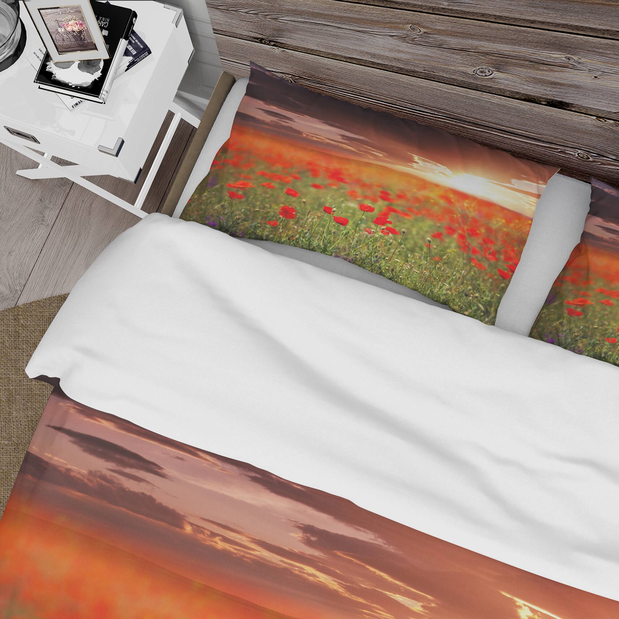 Designart &#x27;Wild Poppy Flowers At Cloudy Sunset&#x27; Cabin &#x26; Lodge Bedding Set - Duvet Cover &#x26; Shams