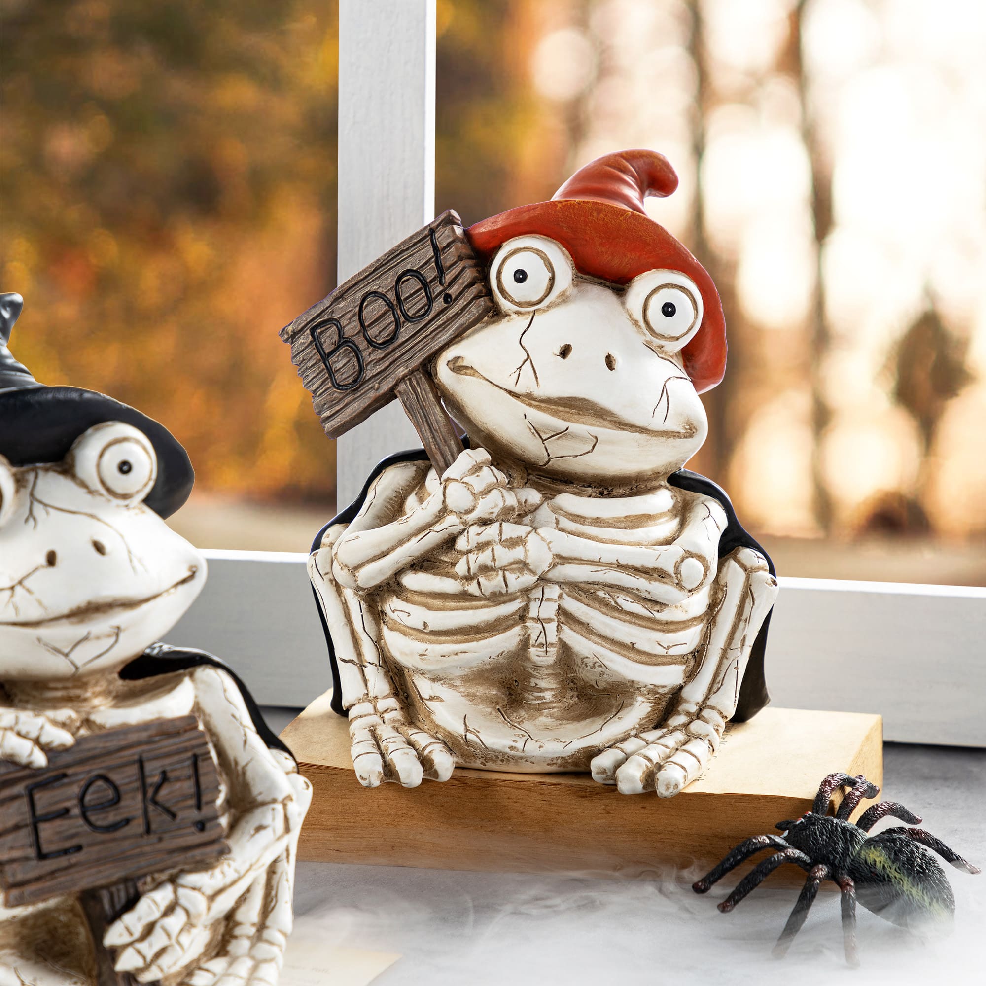 Glitzhome&#xAE; 7&#x22;H Halloween Resin Skeleton Frogs Table Decor Set