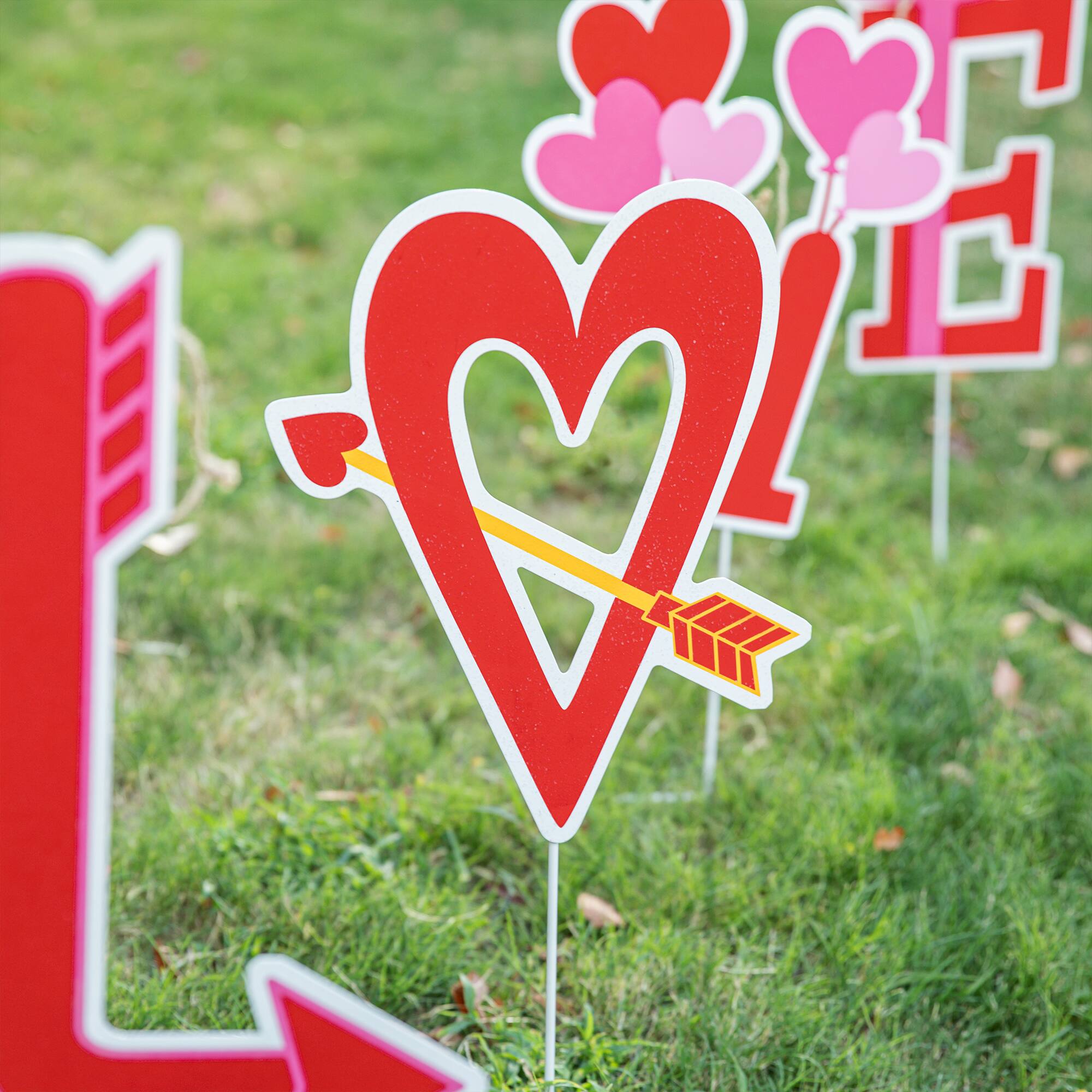 Glitzhome&#xAE; 28&#x22; Set of 4 Valentine&#x27;s Metal LOVE Yard Stake