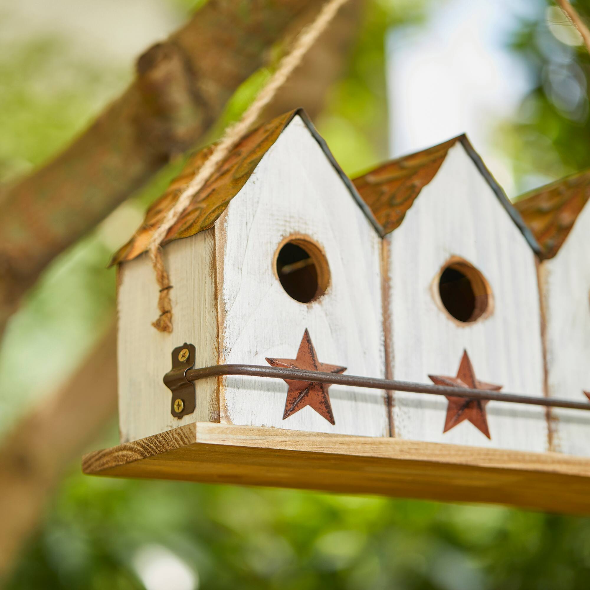 Glitzhome&#xAE; 17&#x22; Retro White Distressed Wood Birdhouse with Perch