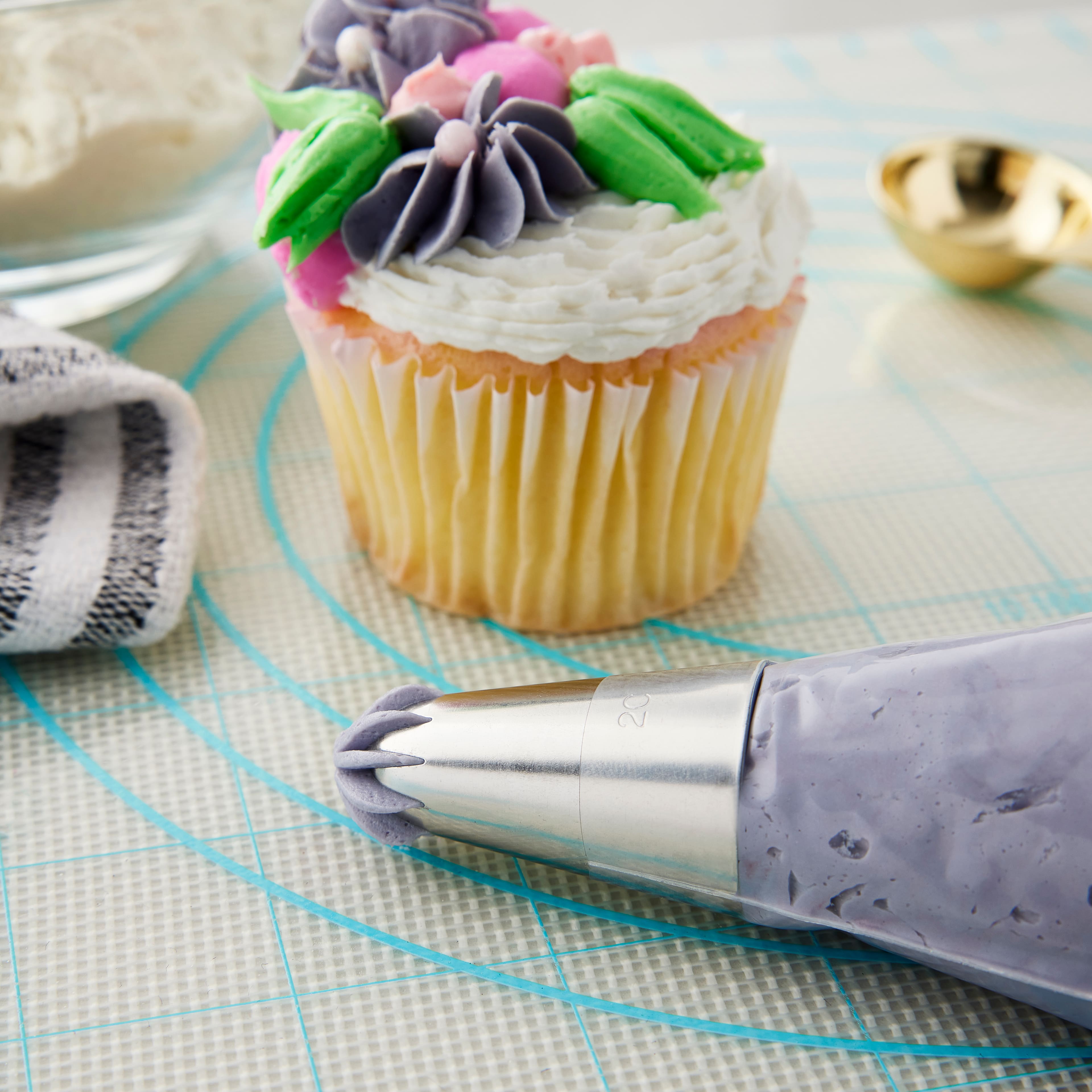 Douille à décorer pour fleurs numéro 2C de Celebrate It