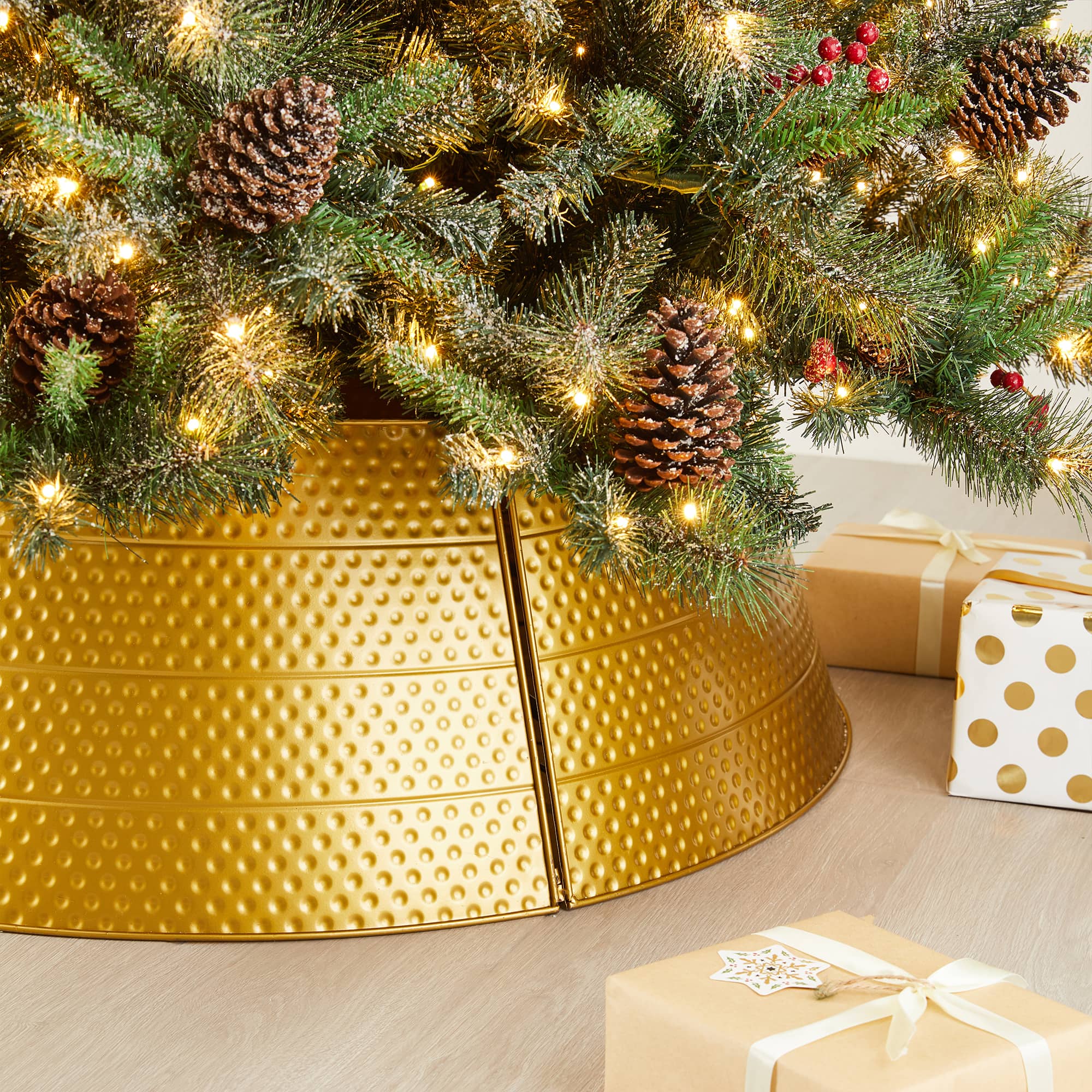 Glitzhome® 40.5" Christmas Gold Hammered Metal Tree Collar
