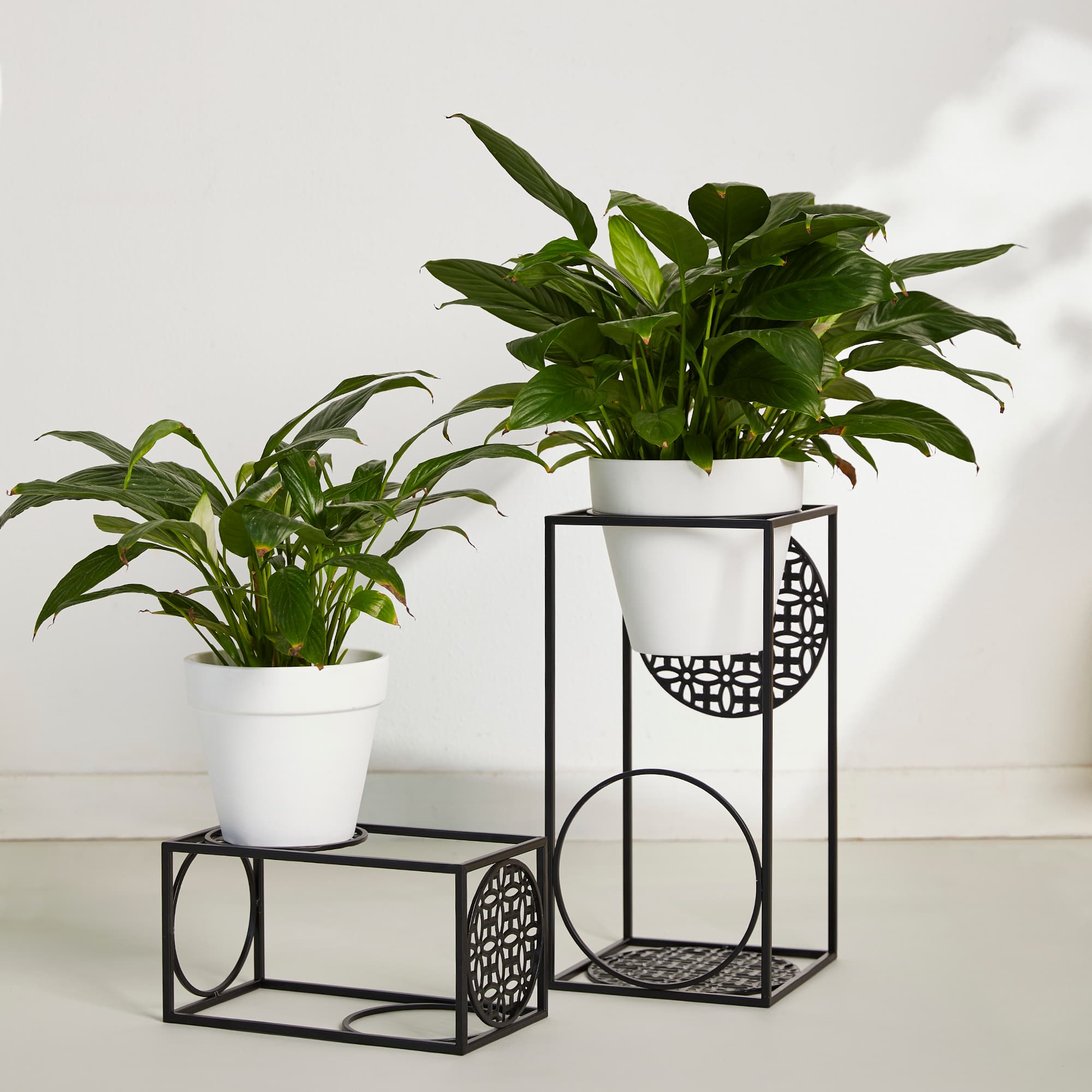 Glitzhome&#xAE; Black Metal Wire Rectangular Nesting Planter Stand Set