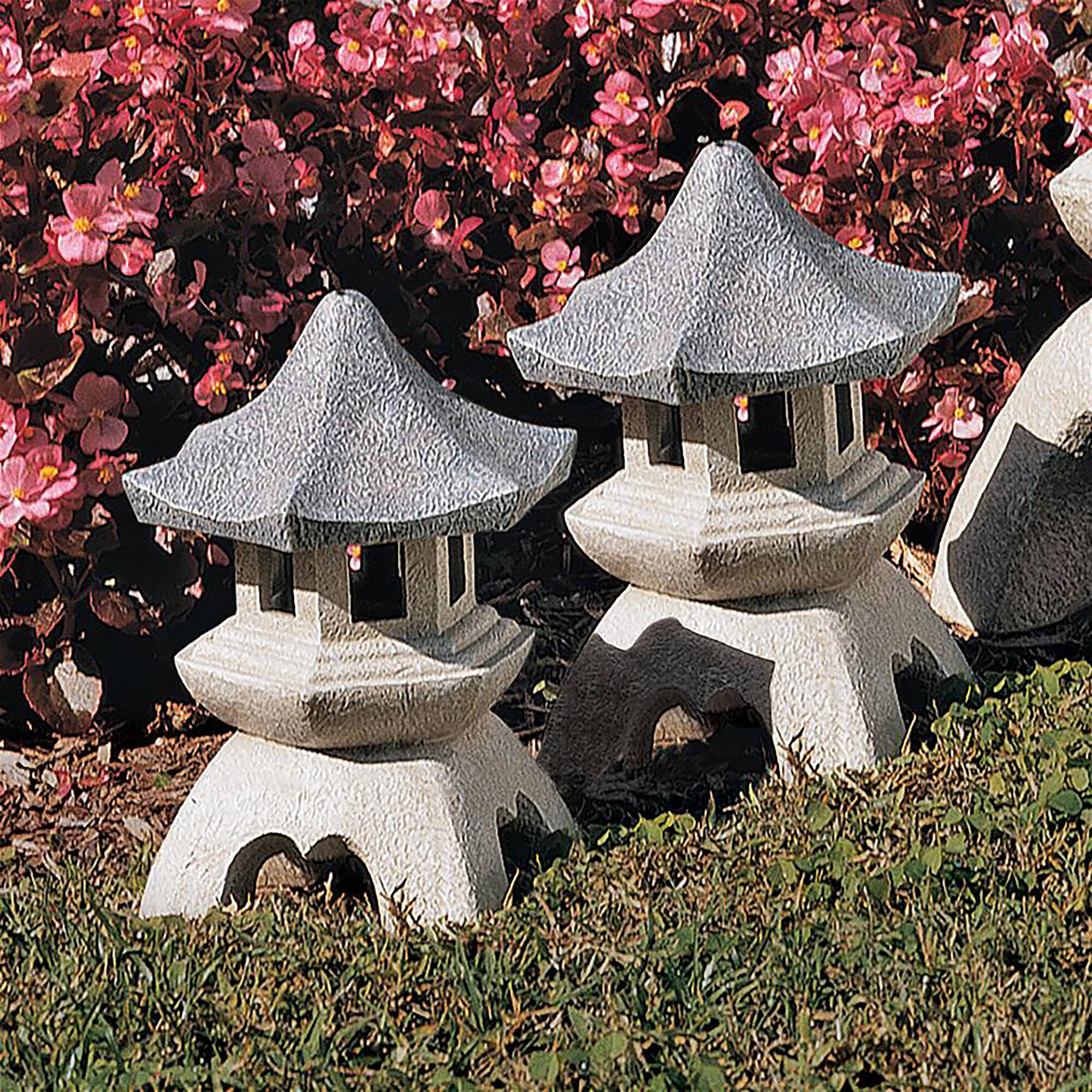 Design Toscano&#xAE; 10.5&#x22; Medium Pagoda Lantern Sculpture, 2ct.