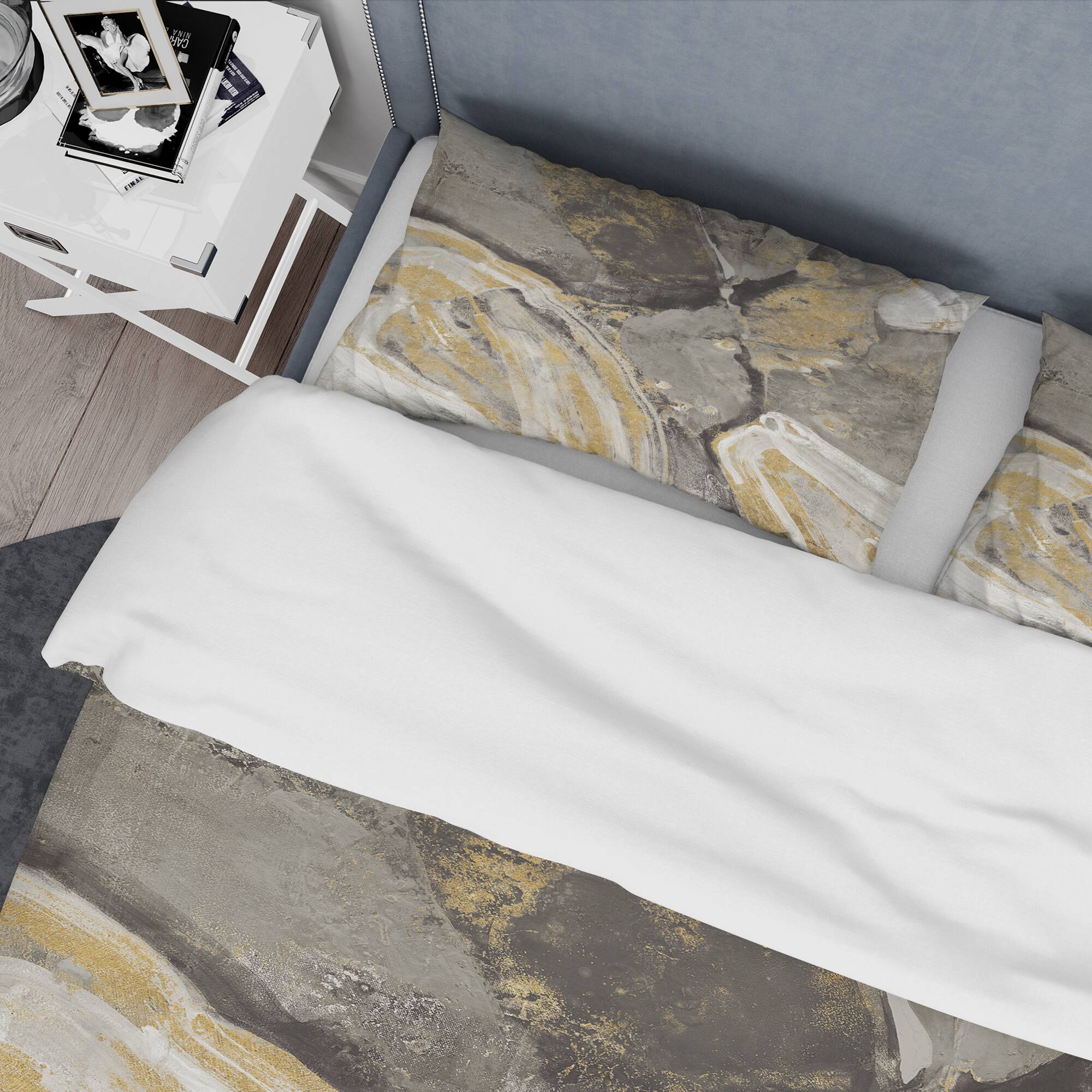 Designart 'Glam Phoenix Neutral' Glam Bedding Set - Duvet Cover & Shams