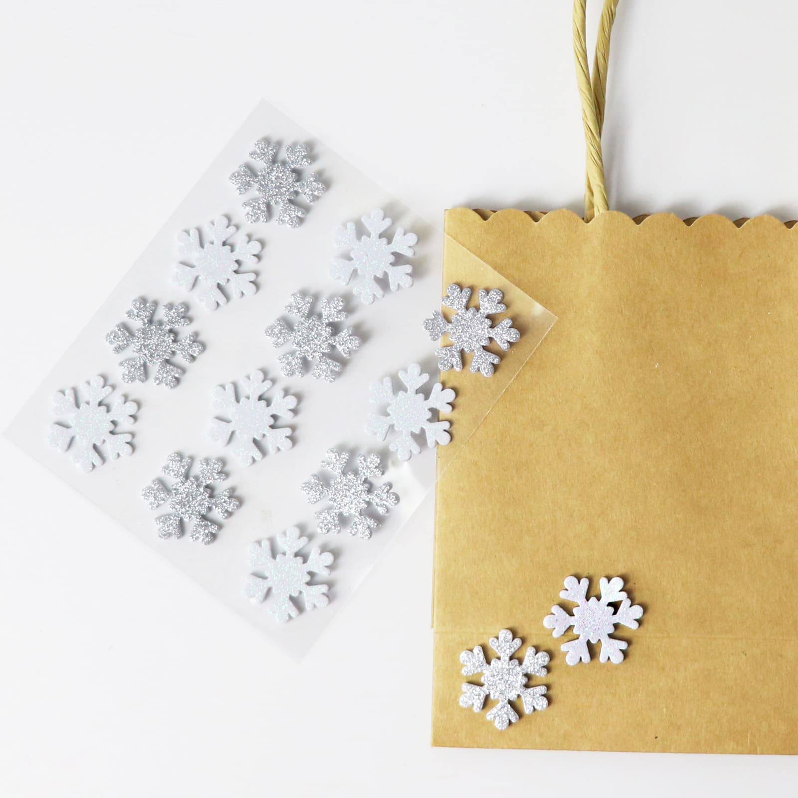 Jillson & Roberts Bulk Roll Prismatic Stickers, Micro Snowflakes (100 Repeats)