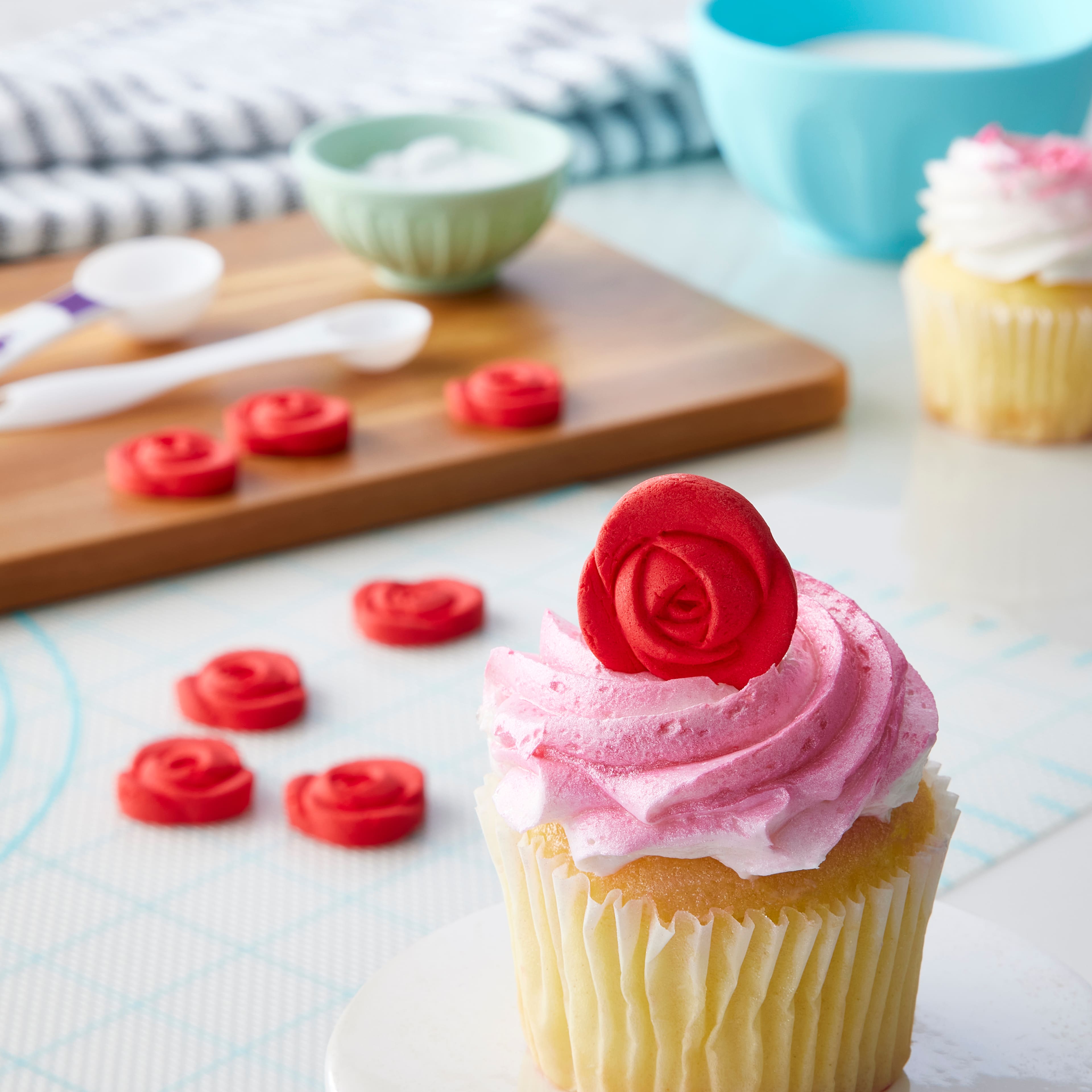 Sweet Tooth Fairy&#xAE; Red Roses Icing Decorations