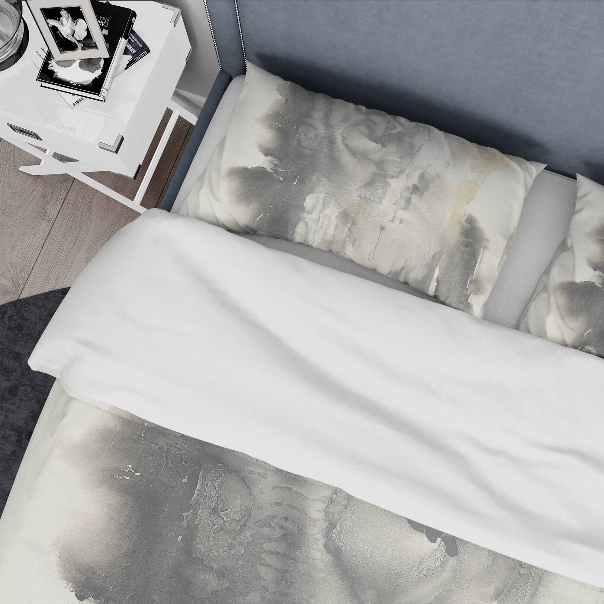 Designart &#x27;Gold Glamour Direction II&#x27; Geometric Bedding Set - Duvet Cover &#x26; Shams