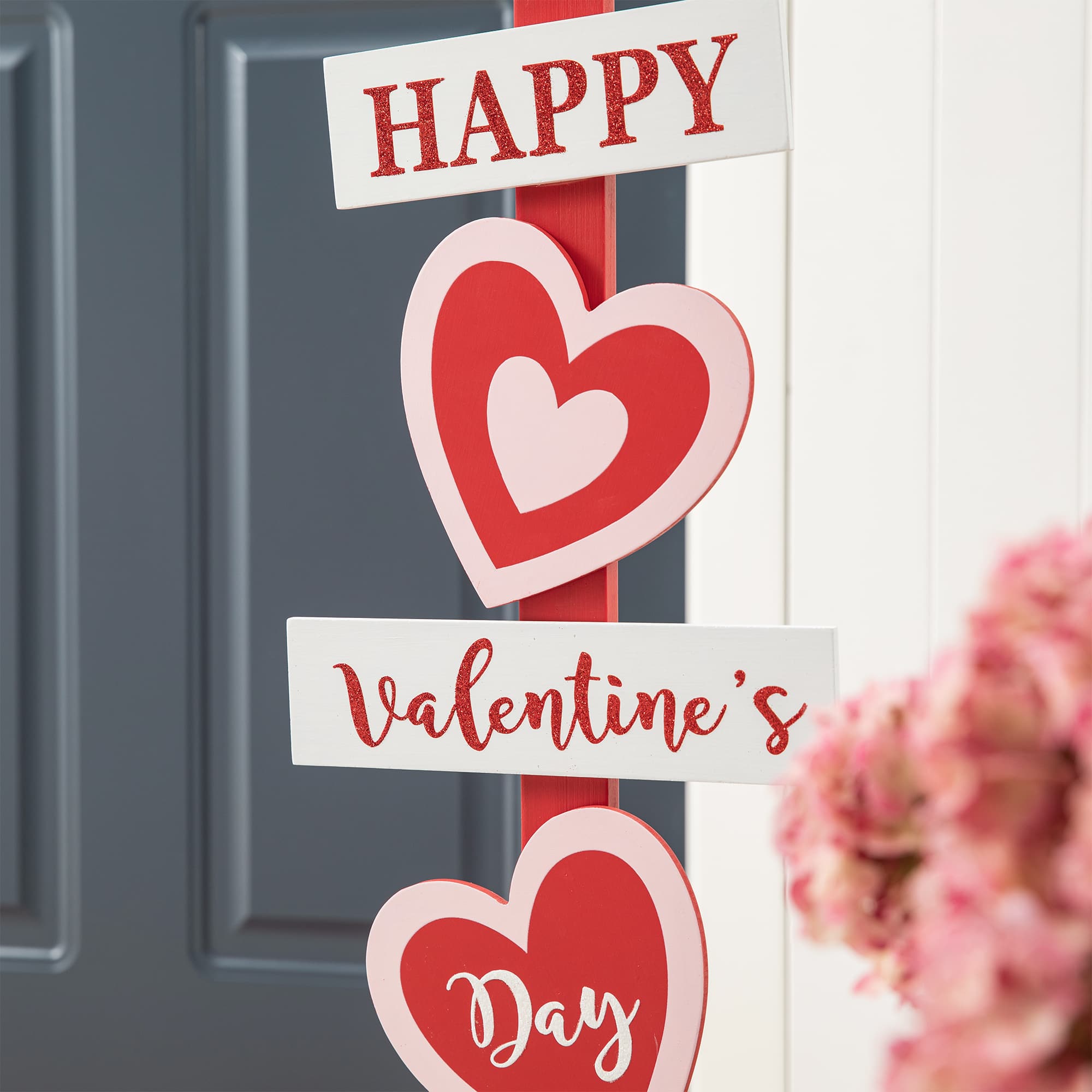 Glitzhome&#xAE; 35.75&#x22; Valentine&#x27;s Wooden Heart &#x26; Love House Porch D&#xE9;cor