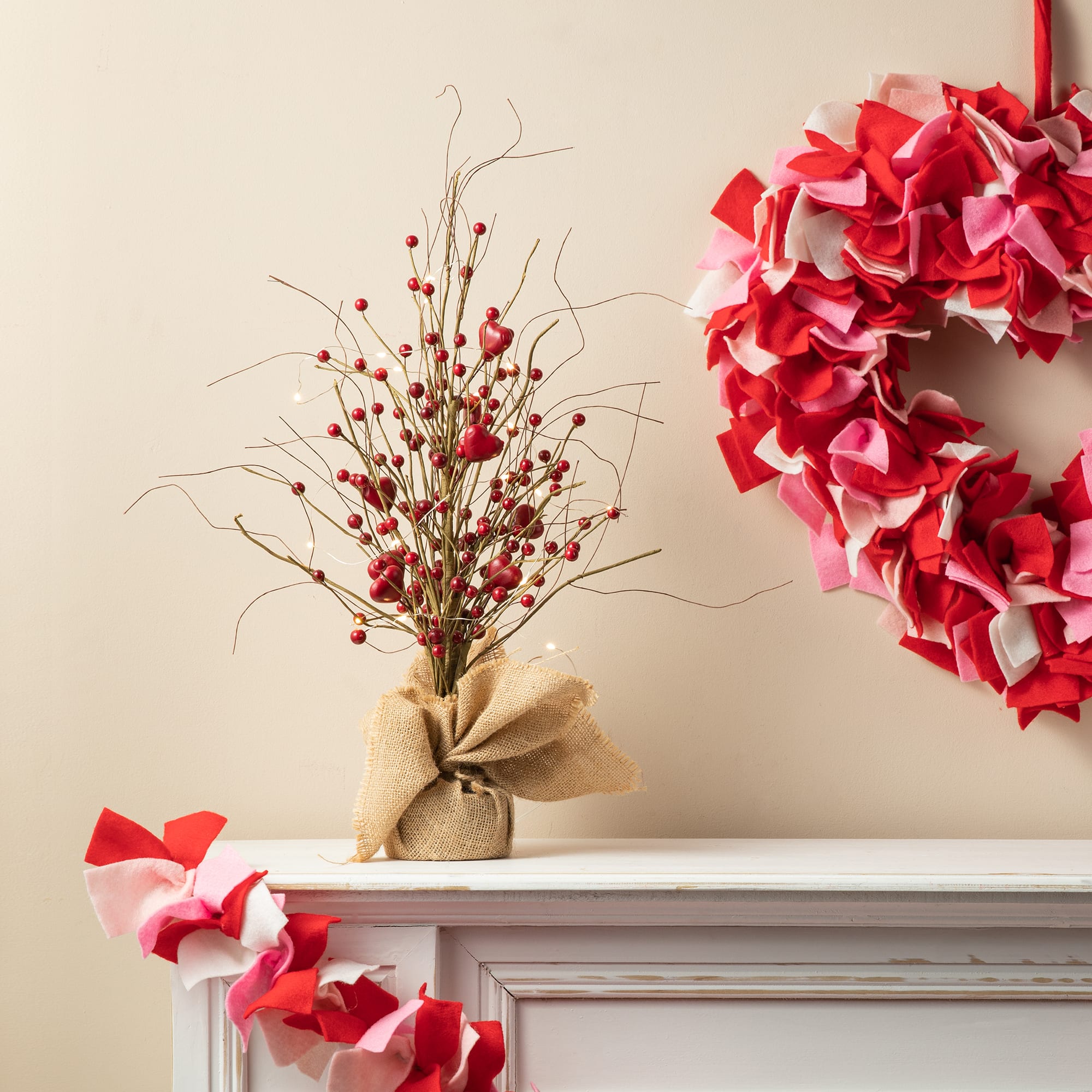 Glitzhome&#xAE; 18&#x22; Lighted Valentine&#x27;s Berry Heart Table Tree