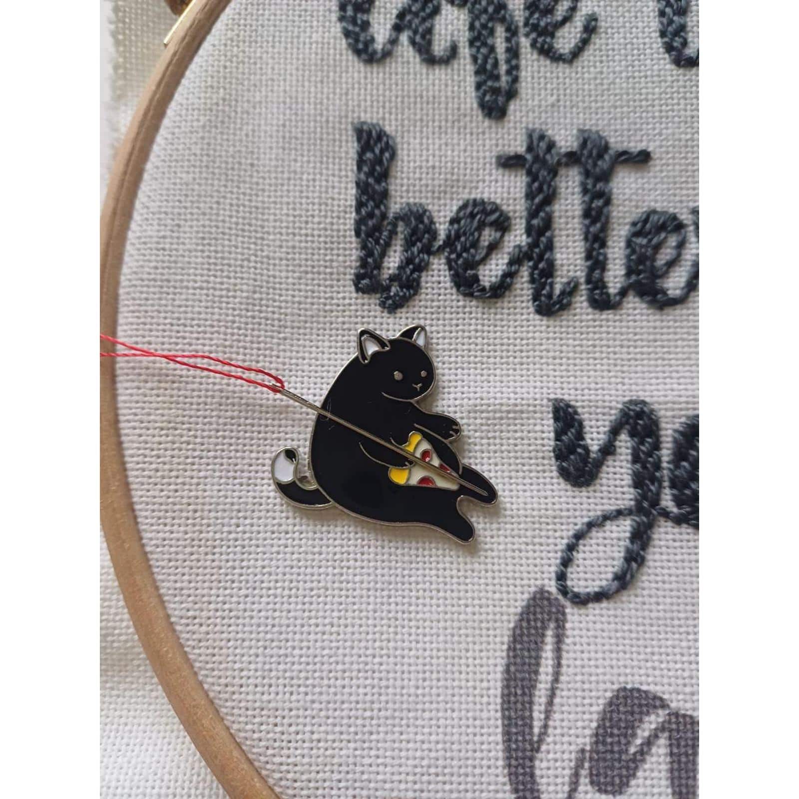 Wizardi 4/5" Cat with Pizza Magnetic Needle Minder