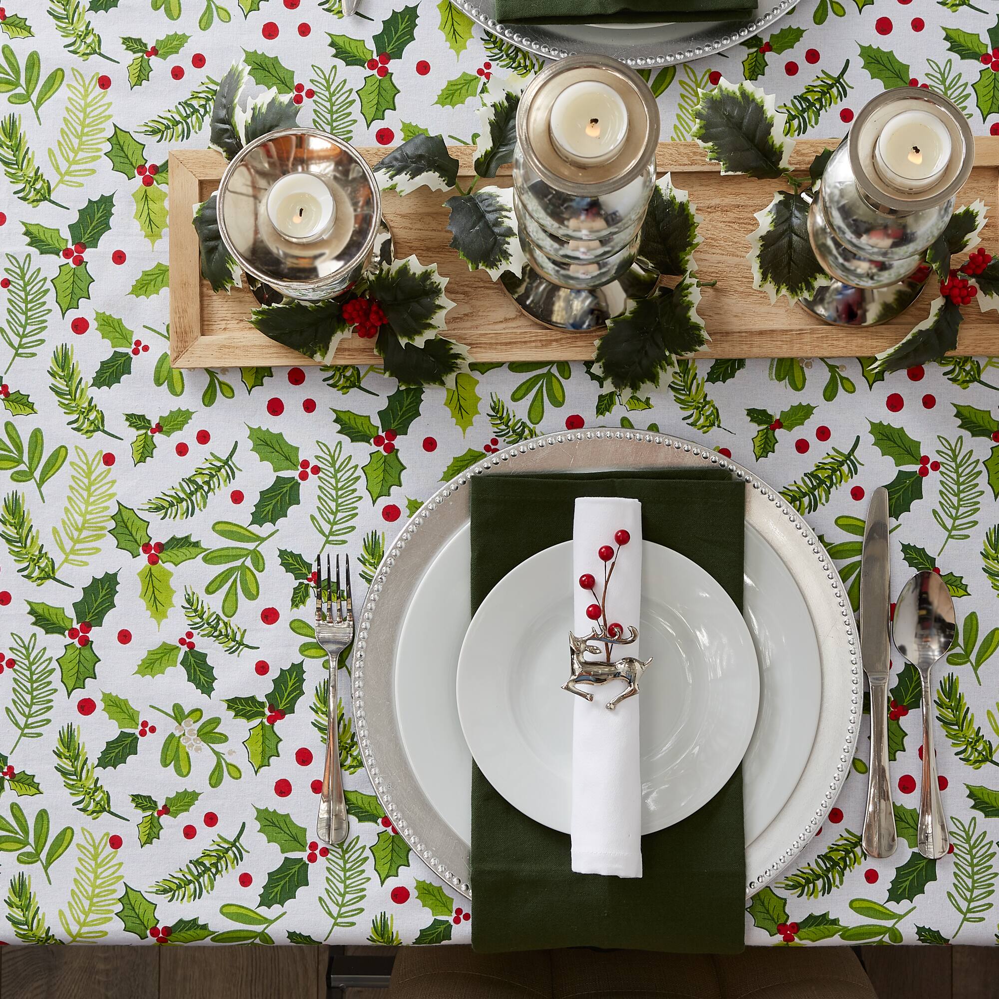 DII&#xAE; 52&#x22; Boughs of Holly Print Tablecloth