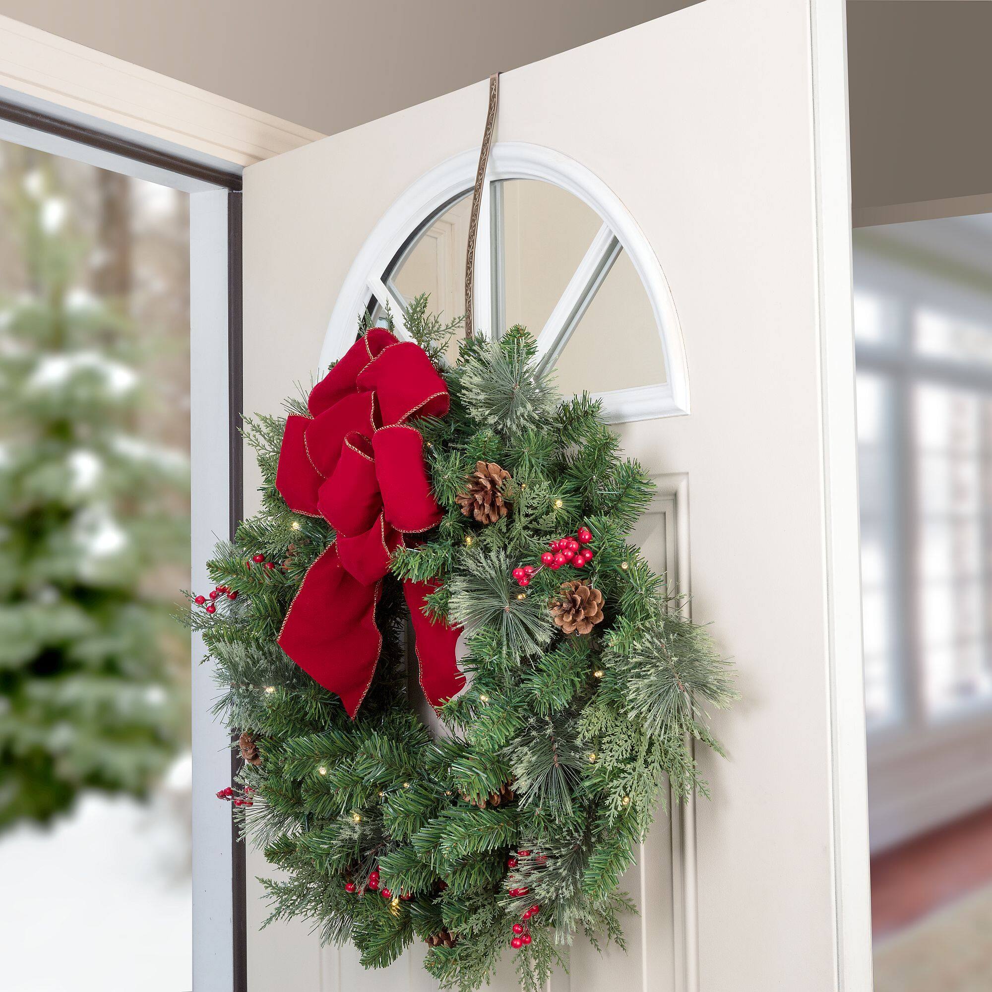 Haute Decor HighProfile&#x2122; Holly Oil-Rubbed Bronze Wreath Hanger 