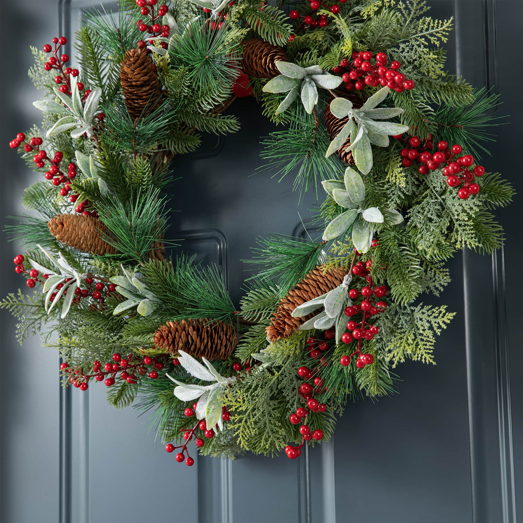 Glitzhome&#xAE; 24&#x22; Christmas Pinecone, Leaf &#x26; Berry Wreath