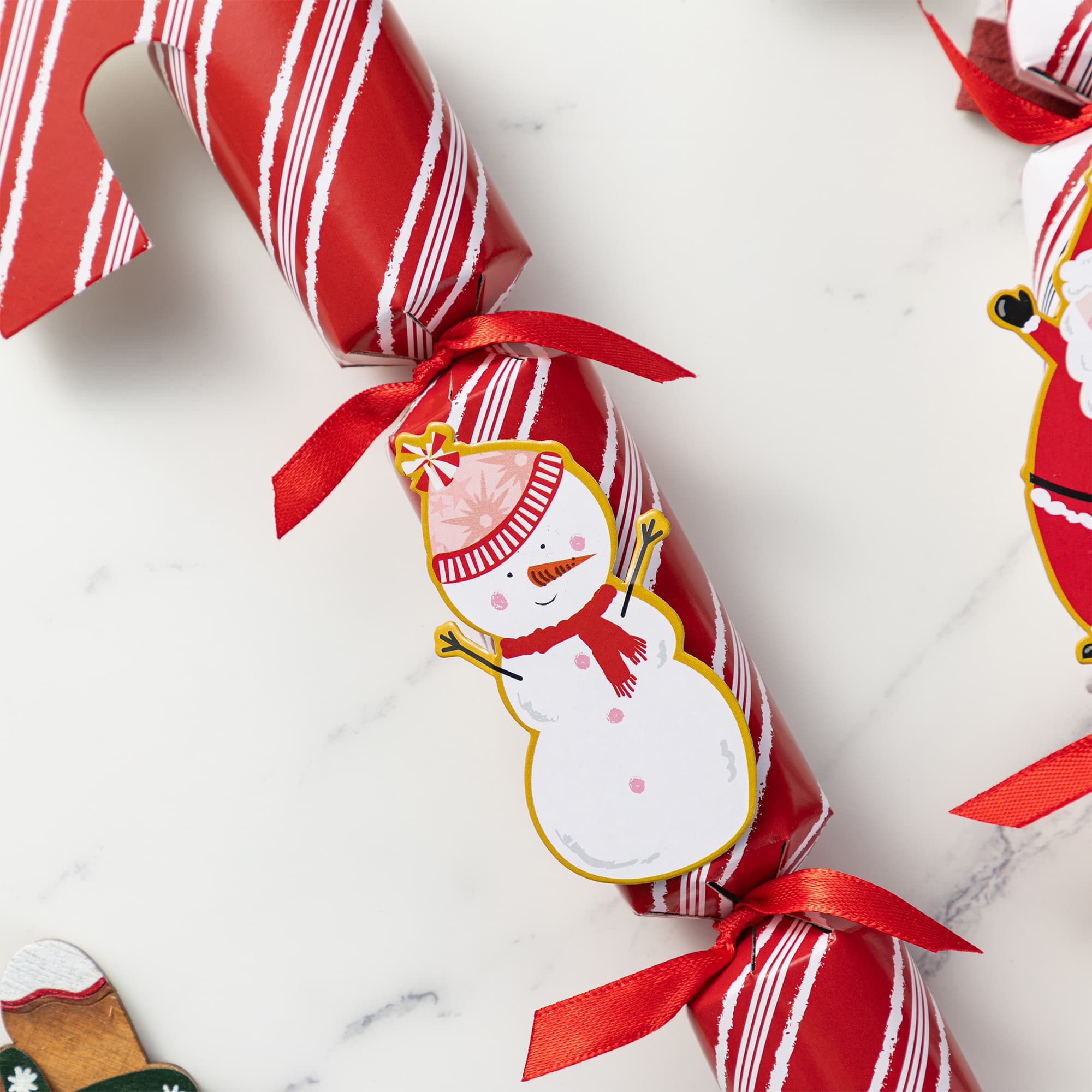Glitzhome&#xAE; 12PK 1.25&#x22;D x 10&#x22;H Candy Cane Christmas Party Crackers with Gift Contents