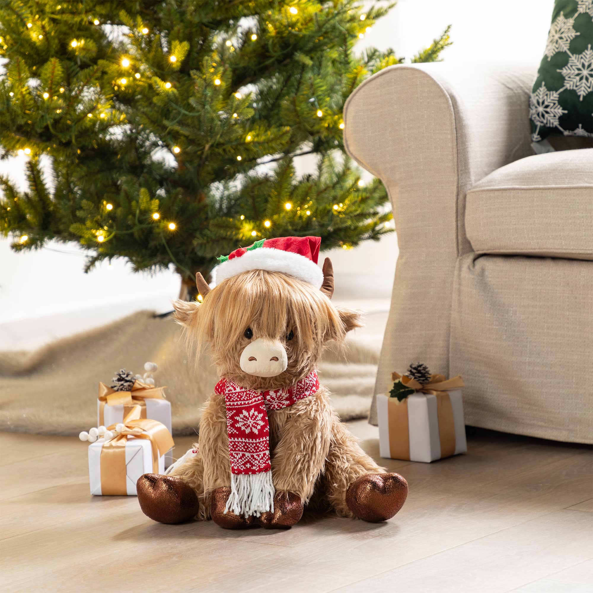 Glitzhome&#xAE; 15.25&#x22;L Christmas Fabric Highland Cow