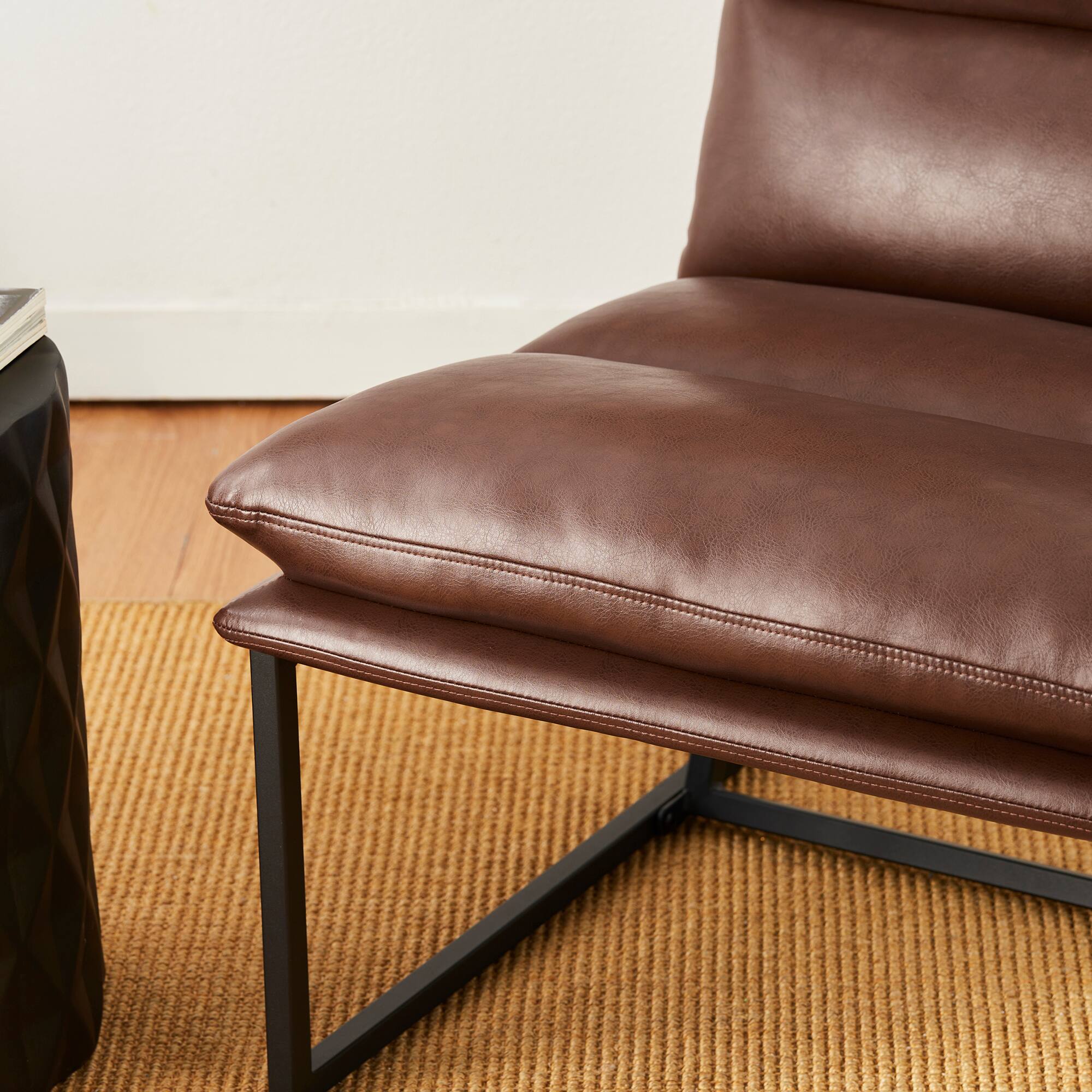 Glitzhome&#xAE; Modern Thick Leatherette Accent Chair