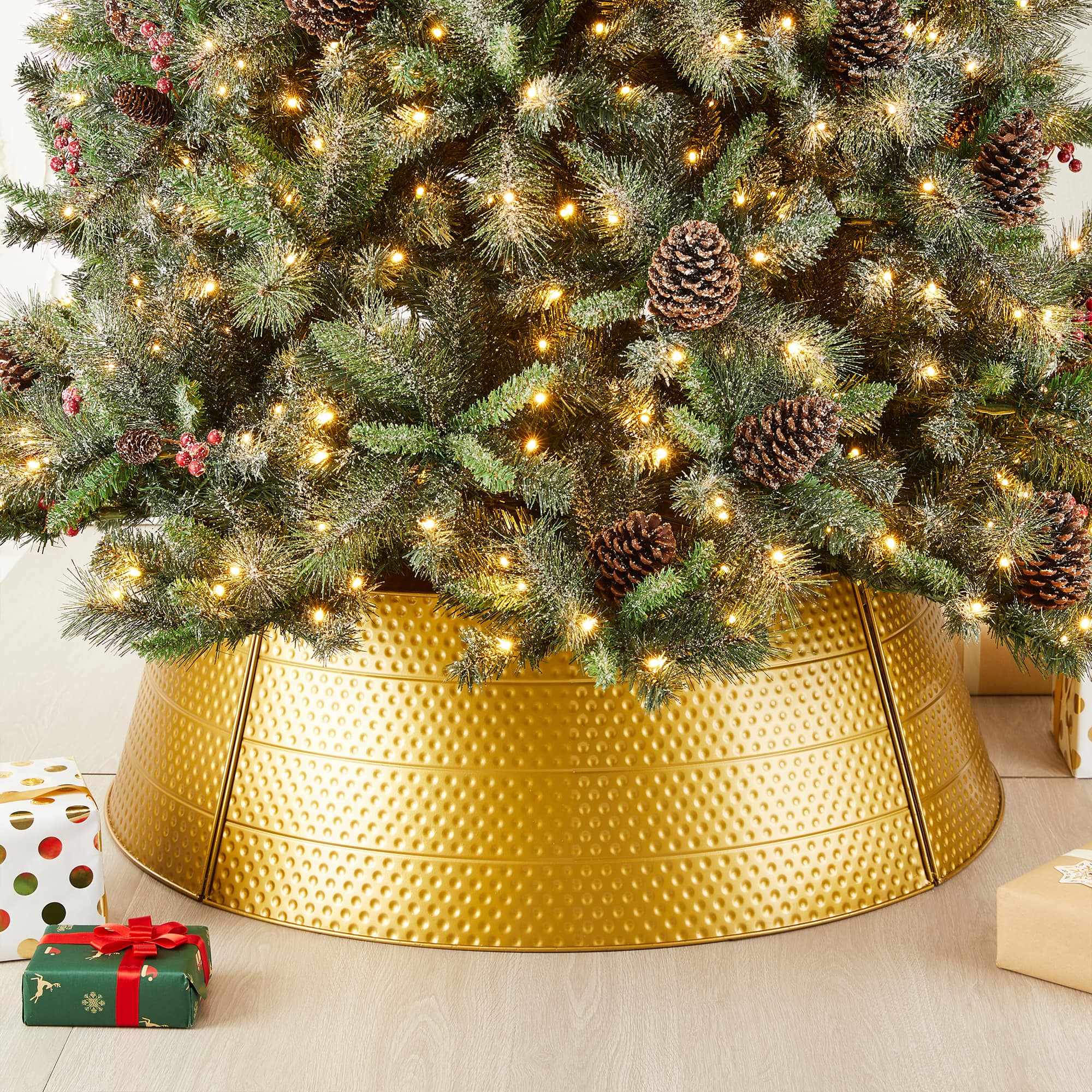 Glitzhome® 40.5" Christmas Gold Hammered Metal Tree Collar
