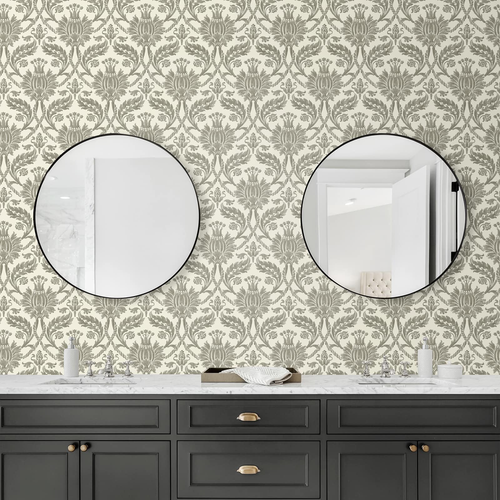 Surface Style Tulip Time Peel & Stick Wallpaper