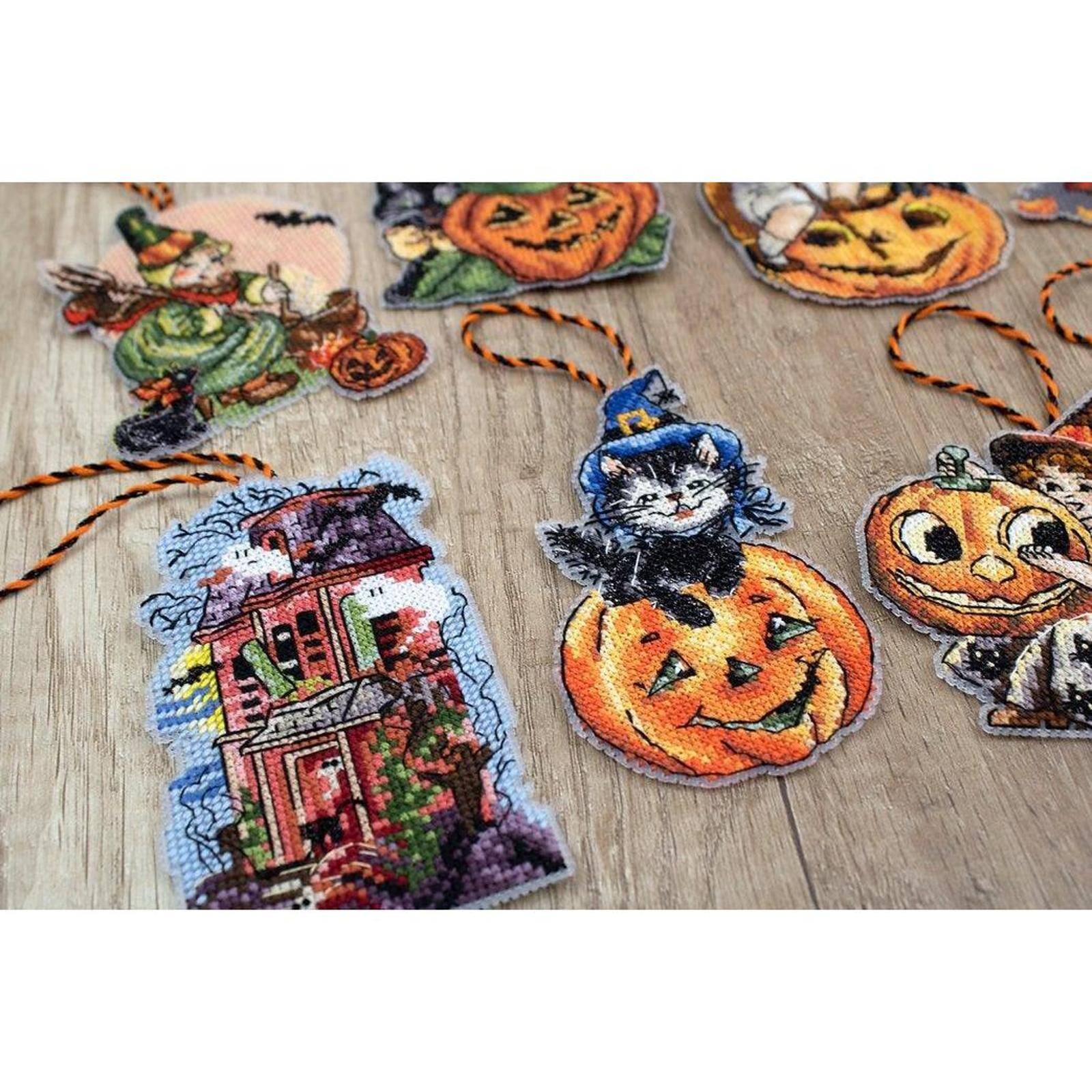 Letistitch Halloween Toys Plastic Canvas Counted Cross Stitch Kit