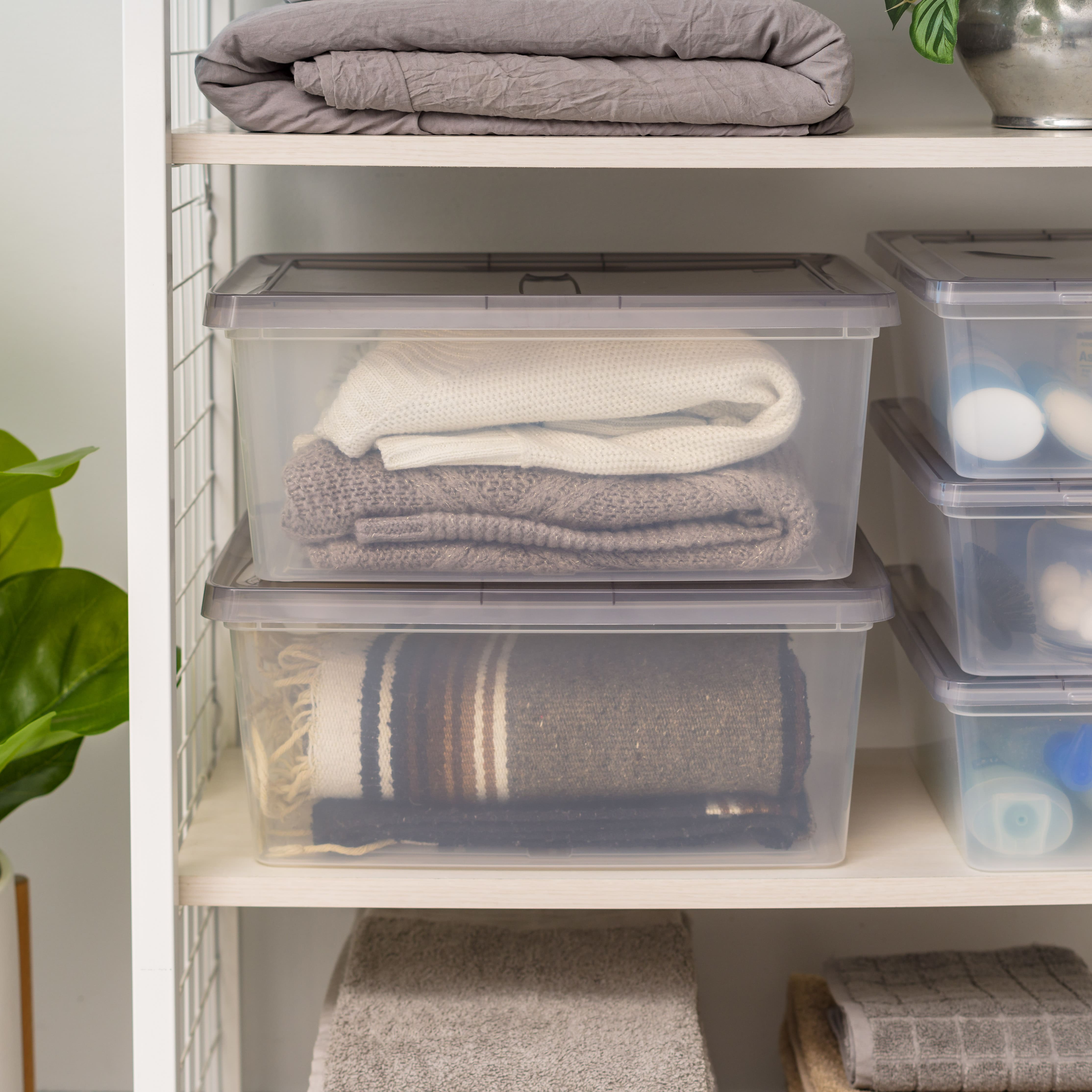 IRIS&#xAE; 17qt. Clear Snap Top Storage Box with Gray Lid