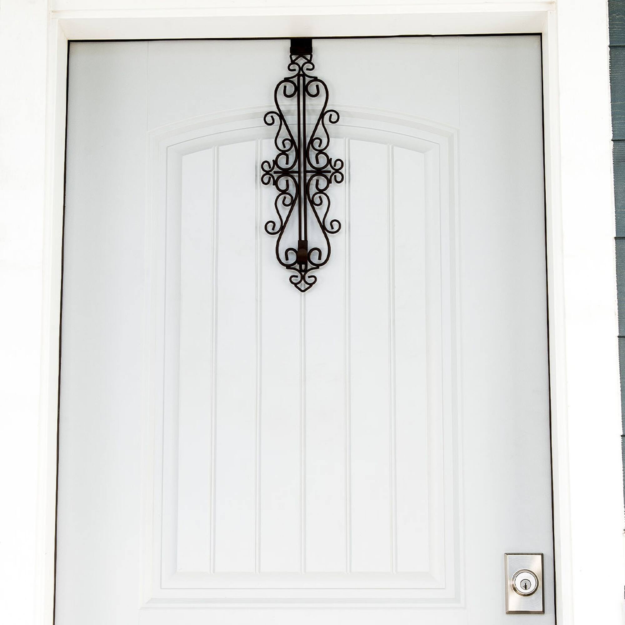 Village Lighting Adjustable Colonial Wreath Hanger