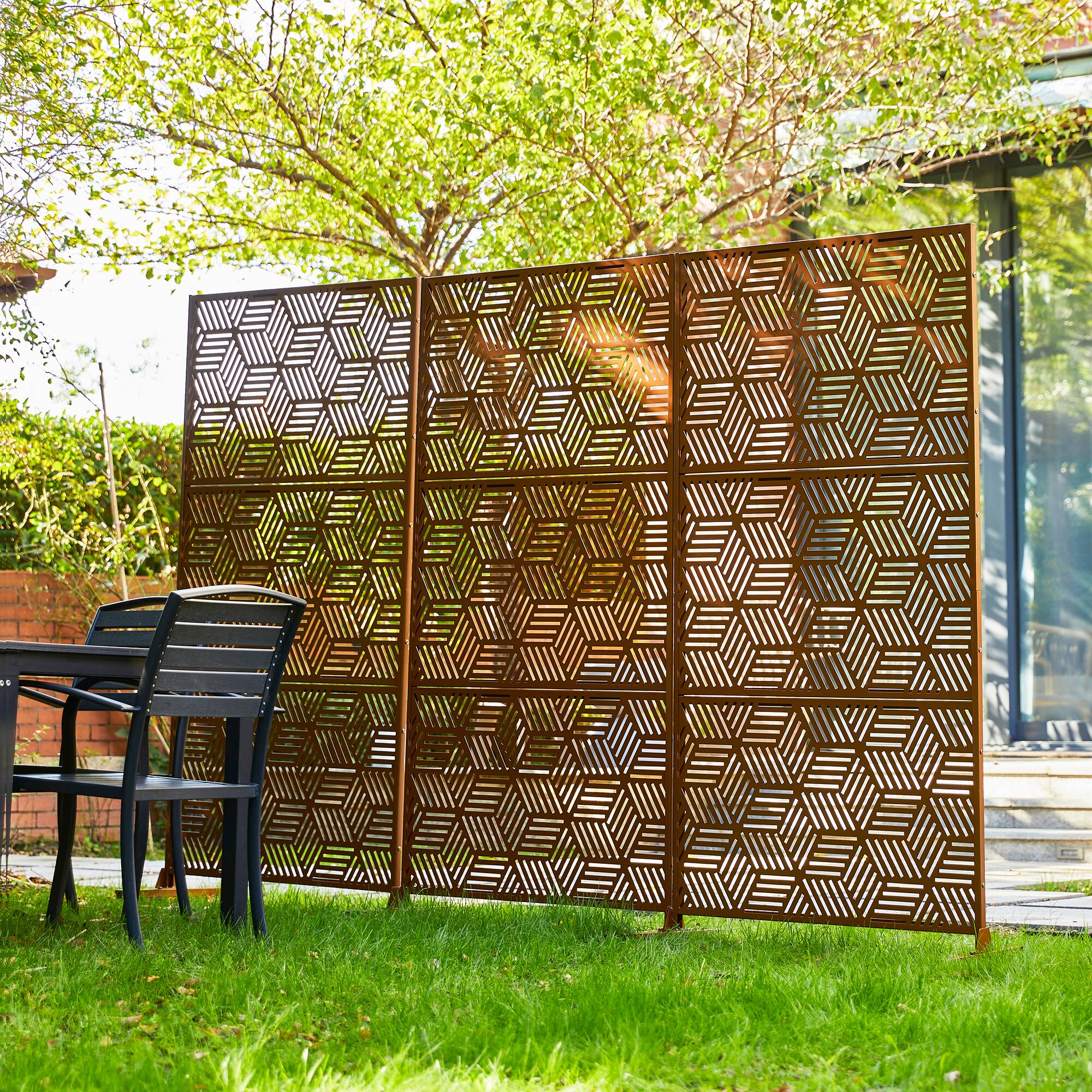 Glitzhome&#xAE; 6ft. Brown Galvanized Steel Geometric Pattern Privacy Screen Fence Panel &#x26; Room Divider