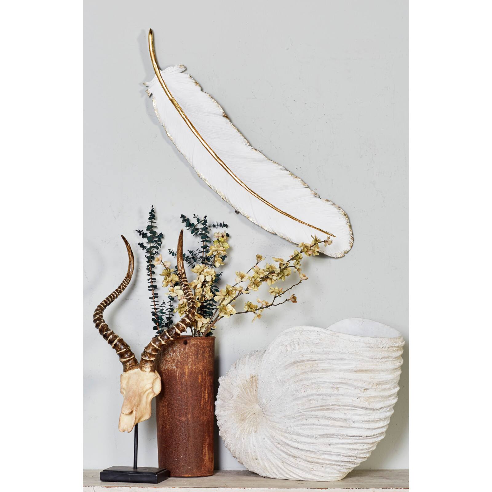 CosmoLiving by Cosmopolitan White Polystone Feather Wall D&#xE9;cor