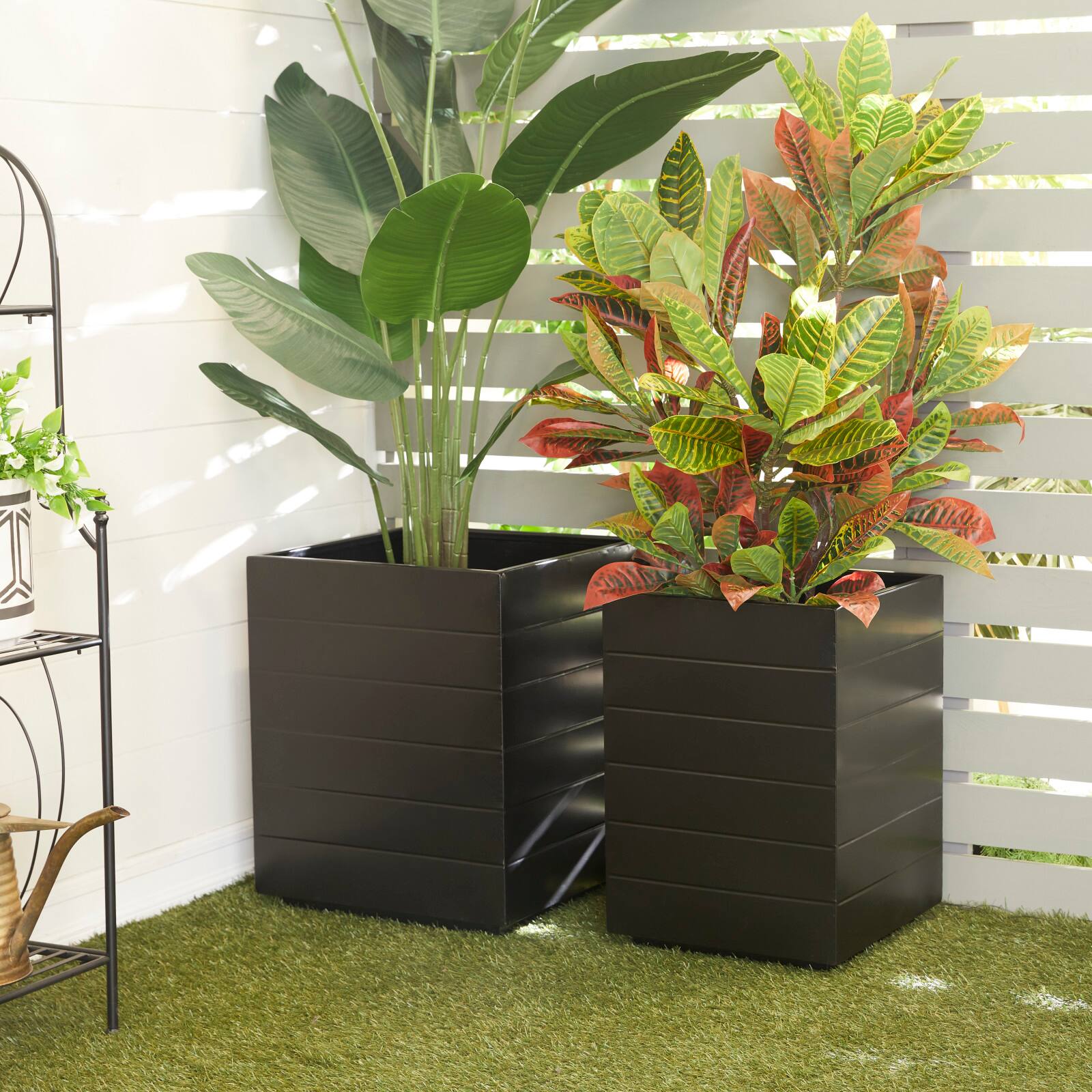Black Modern Planter, Set of 2" 17", 15"