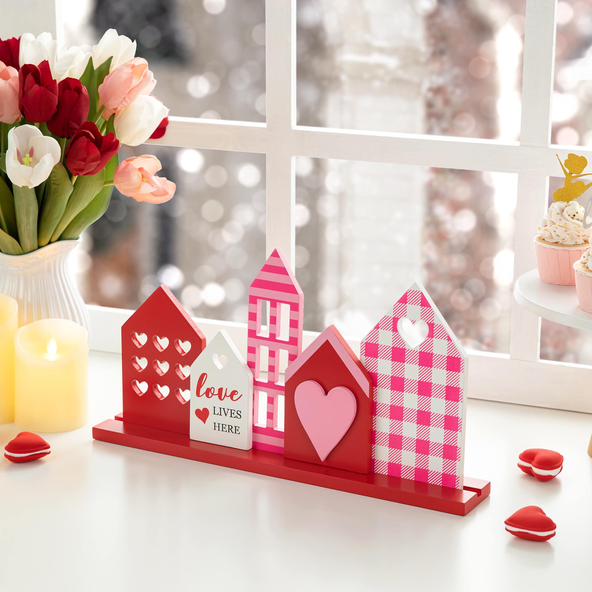 Glitzhome&#xAE; 16&#x22; Valentine&#x27;s House Wooden Table Decor