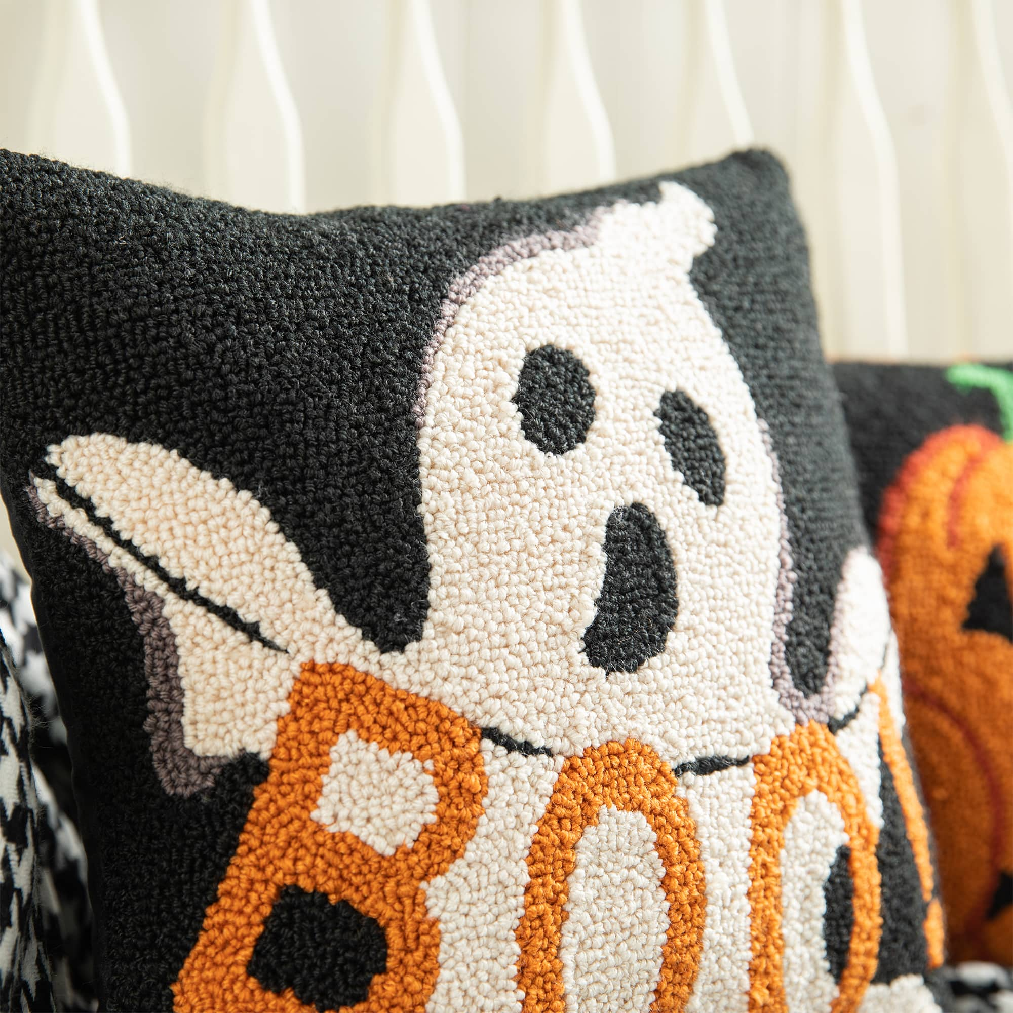 Glitzhome&#xAE; 14&#x22; Hooked Halloween Ghost &#x22;BOO&#x22; Pillow