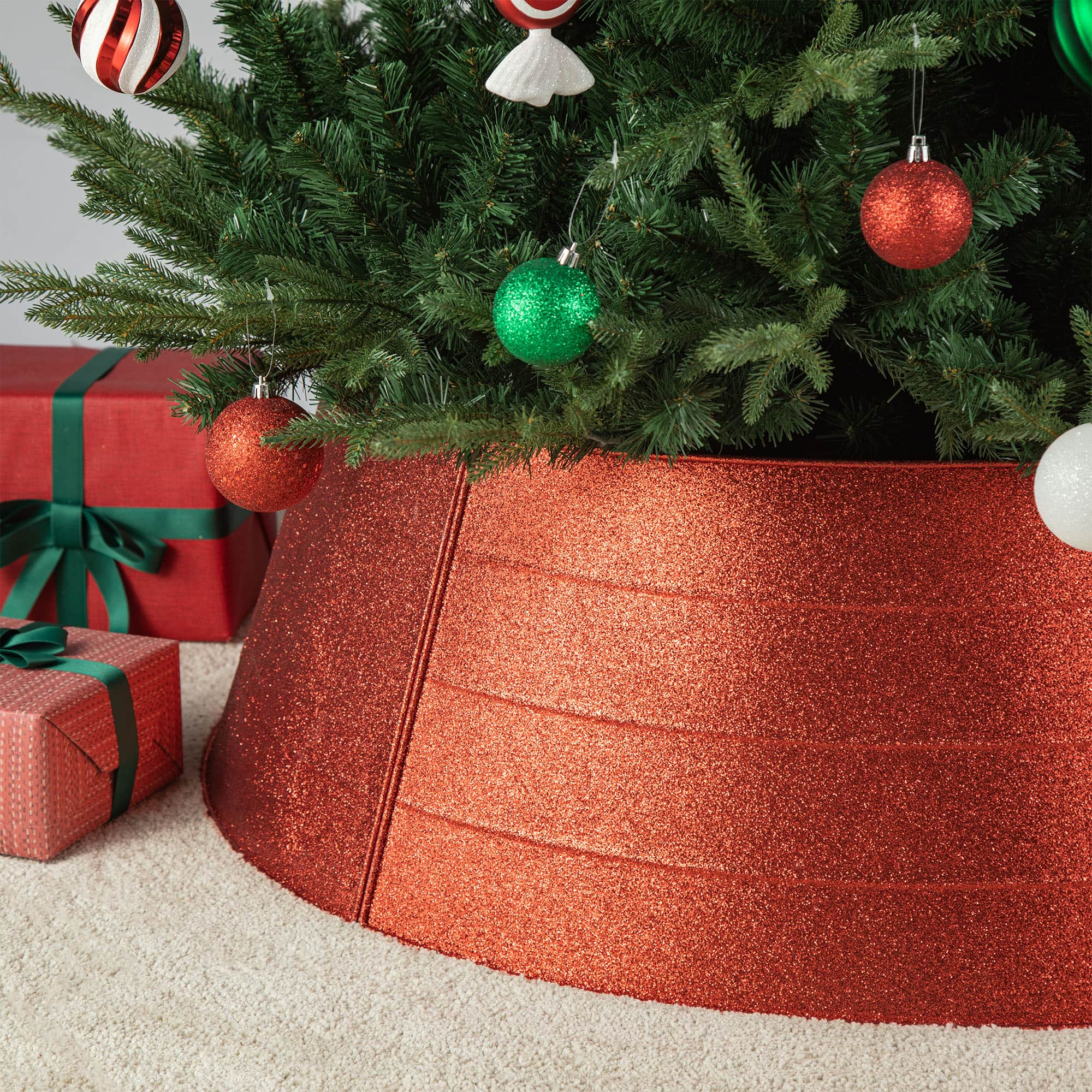 Glitzhome&#xAE; 3ft. Red Glitter Metal Tree Collar