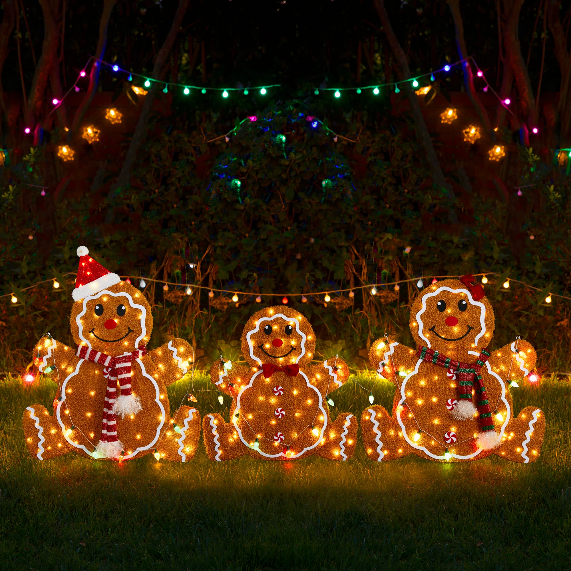 Glitzhome&#xAE; 90.5&#x22;L Lighted Christmas 2D Fabric Gingerbread Family Outdoor Decor Set