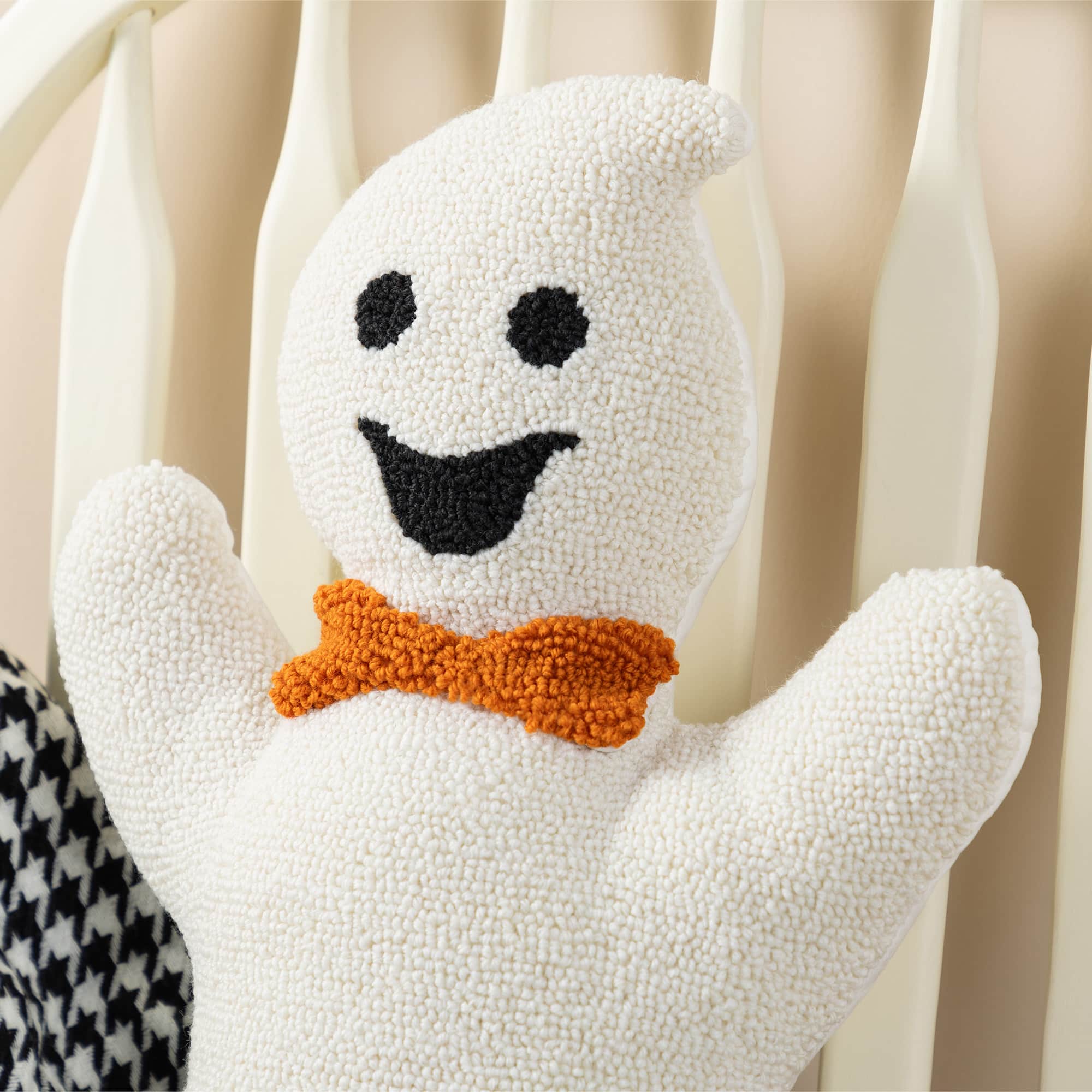 Glitzhome&#xAE; 18&#x22;H Halloween Hooked Ghost Shaped Pillow