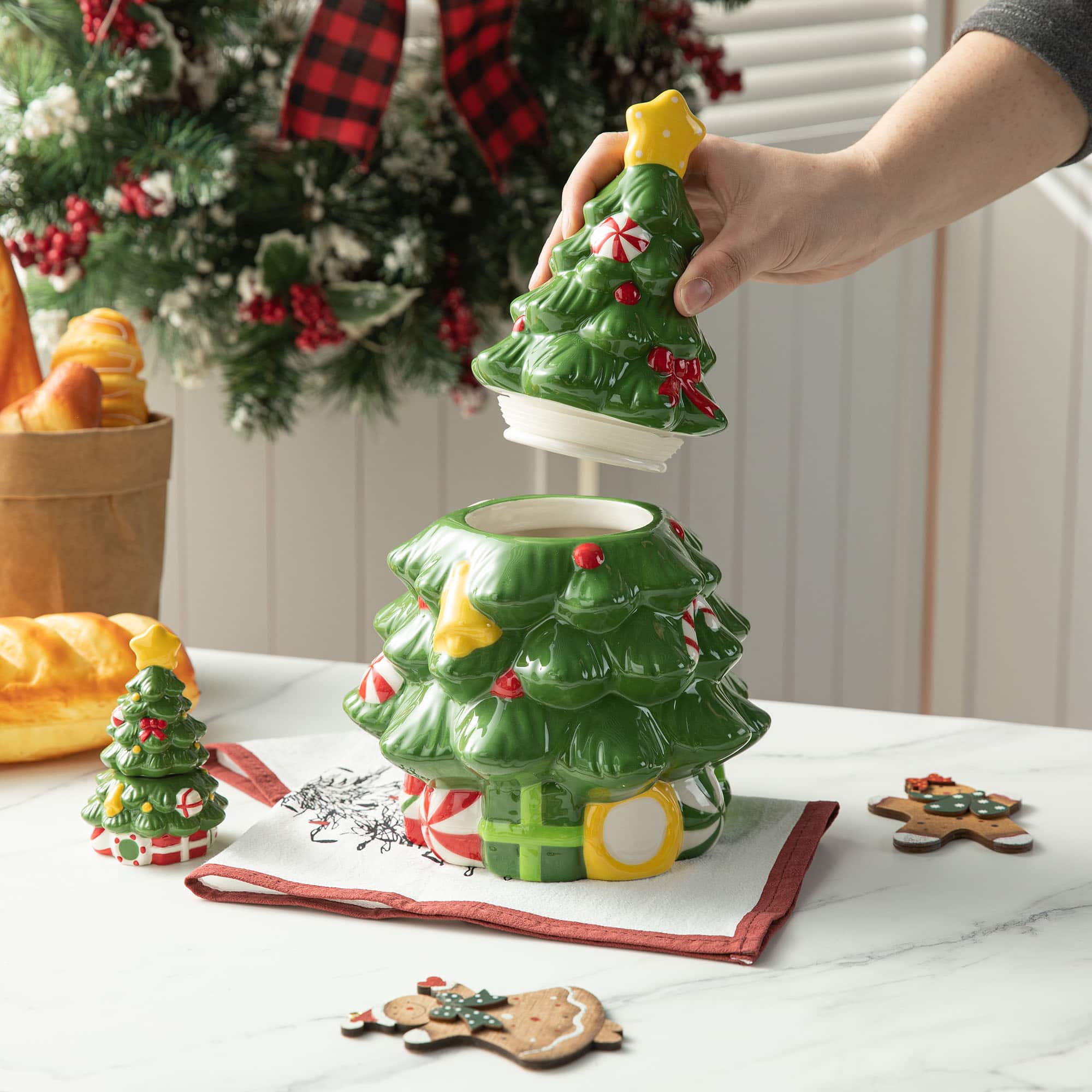 Glitzhome® Dolomite Christmas Tree Cookie Jar Set