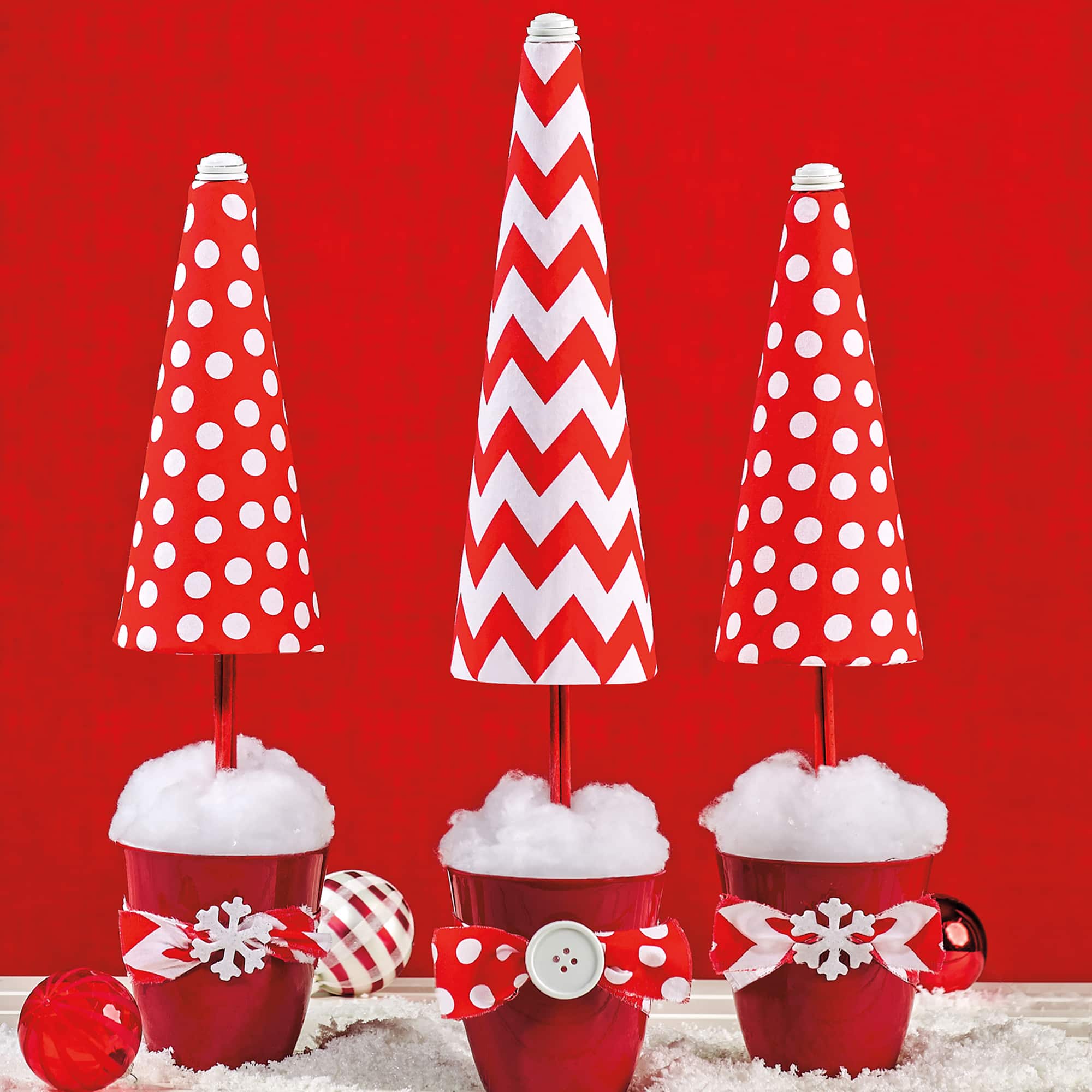 24 Pack: FloraCraft® CraftFōM Cone White