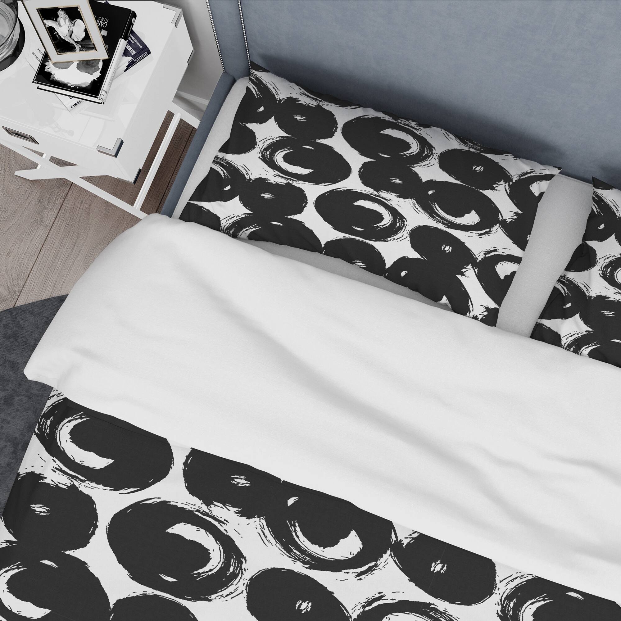 Designart &#x27;Black Circles on White Background&#x27; Modern &#x26; Contemporary Bedding Set - Duvet Cover &#x26; Shams