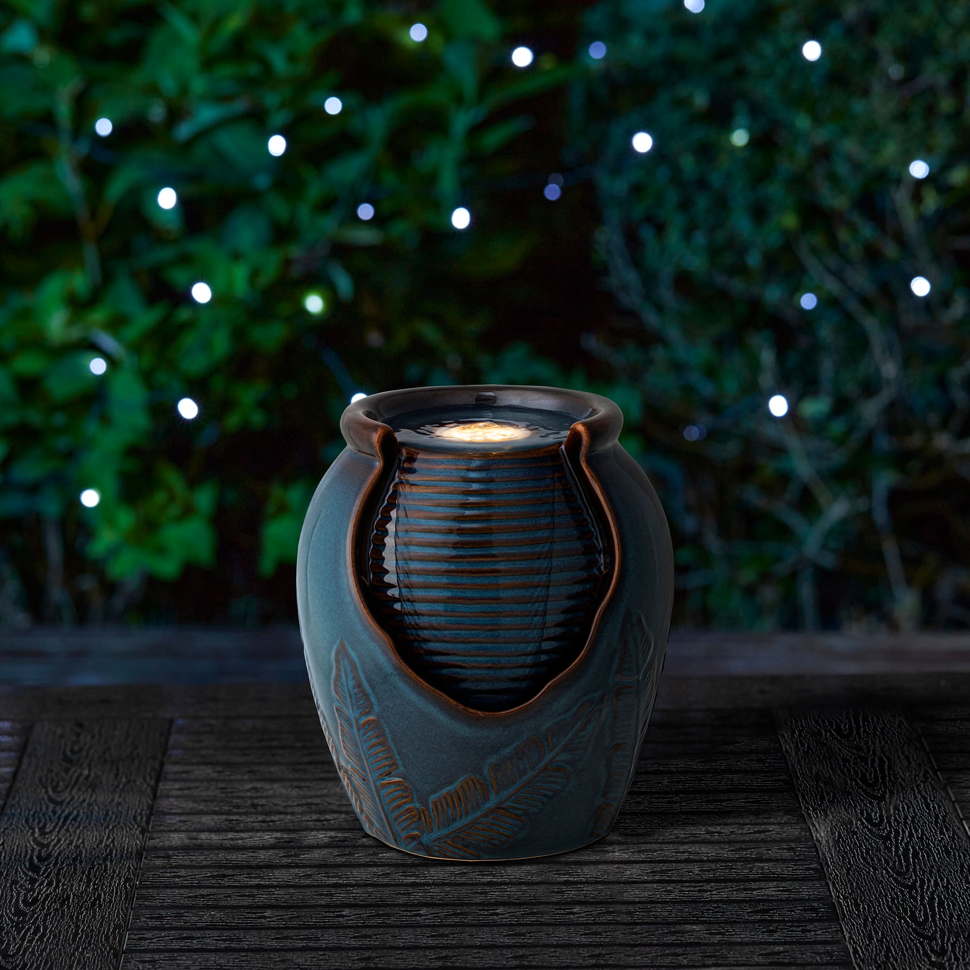 Glitzhome&#xAE; 9.25&#x22; LED Turquoise Leaf Textured Ceramic Jar Tabletop Fountain