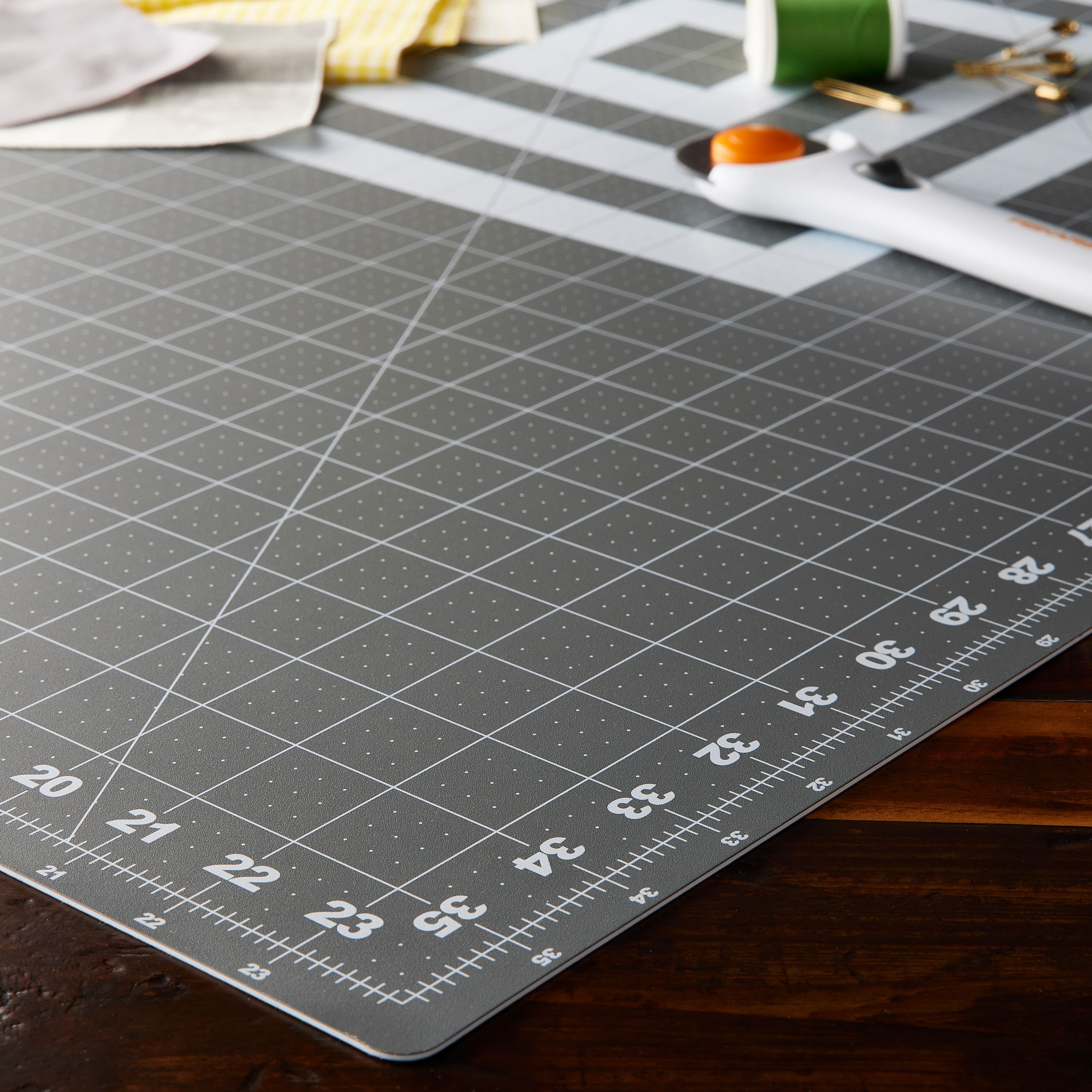 Fiskars 14x14 Inch Self Healing Rotating Cutting Mat & Craft Supplies: Self  Healing Cutting Mat for Crafts, Sewing, and Quilting Projects, 24x36?€?