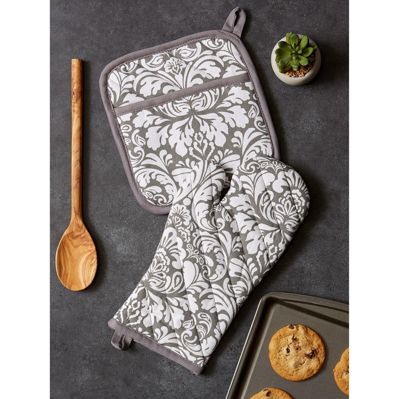 DII® Gray Damask Oven Mitt & Potholder Set