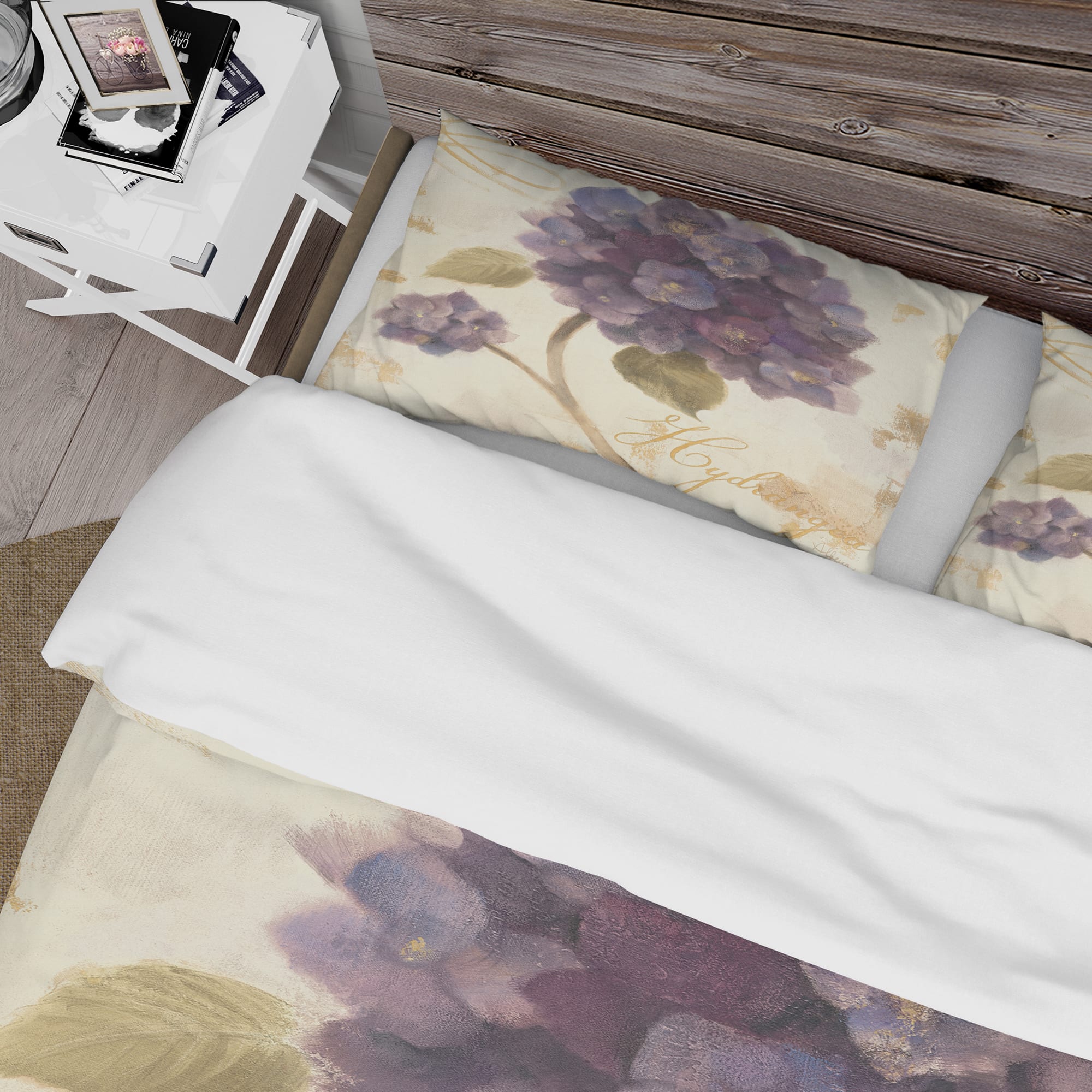 Designart &#x27;Abundant Hydrangea Flower II&#x27; Cottage Bedding Set - Duvet Cover &#x26; Shams