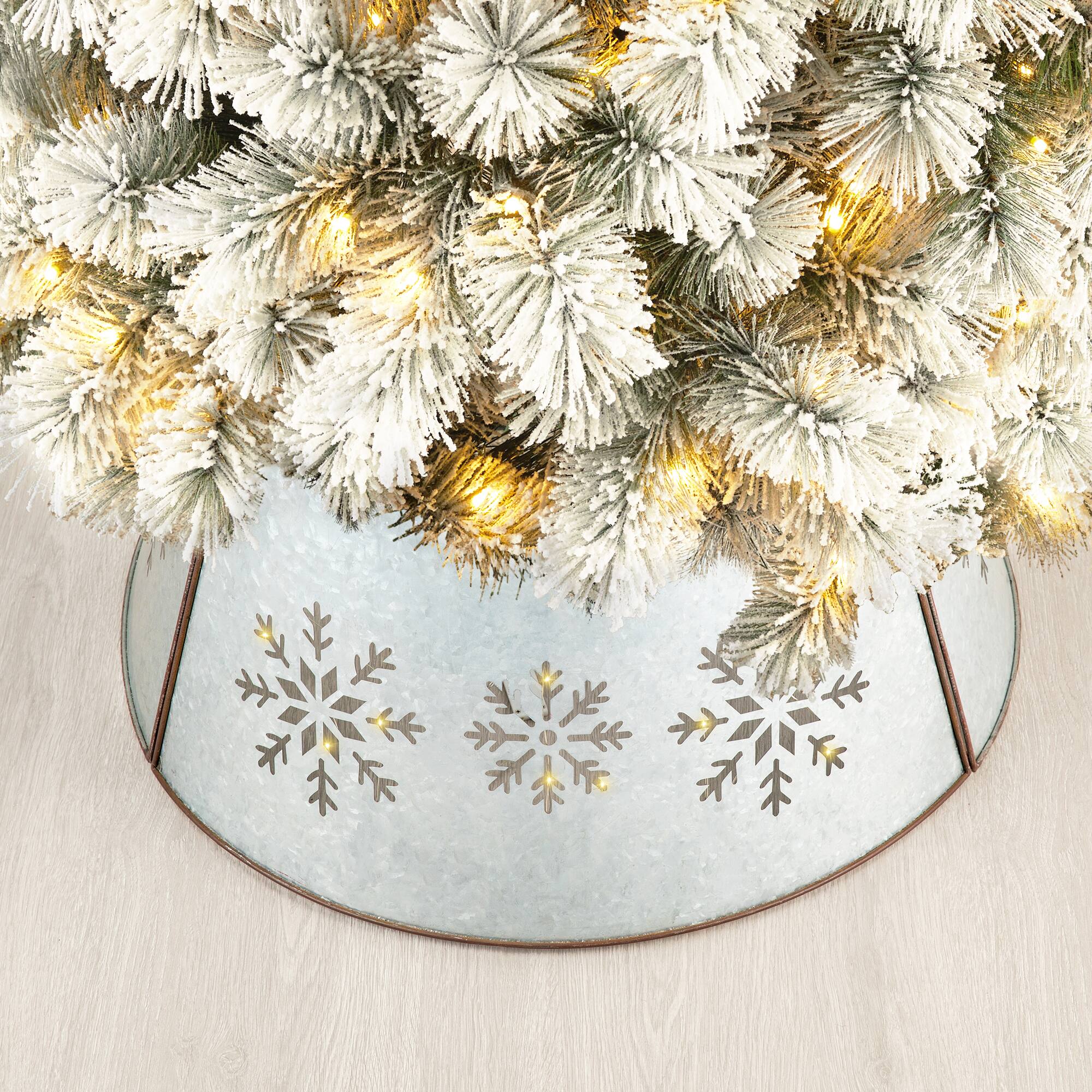 Glitzhome® 21 Snowflake Diecut Metal Tree Collar With Light String