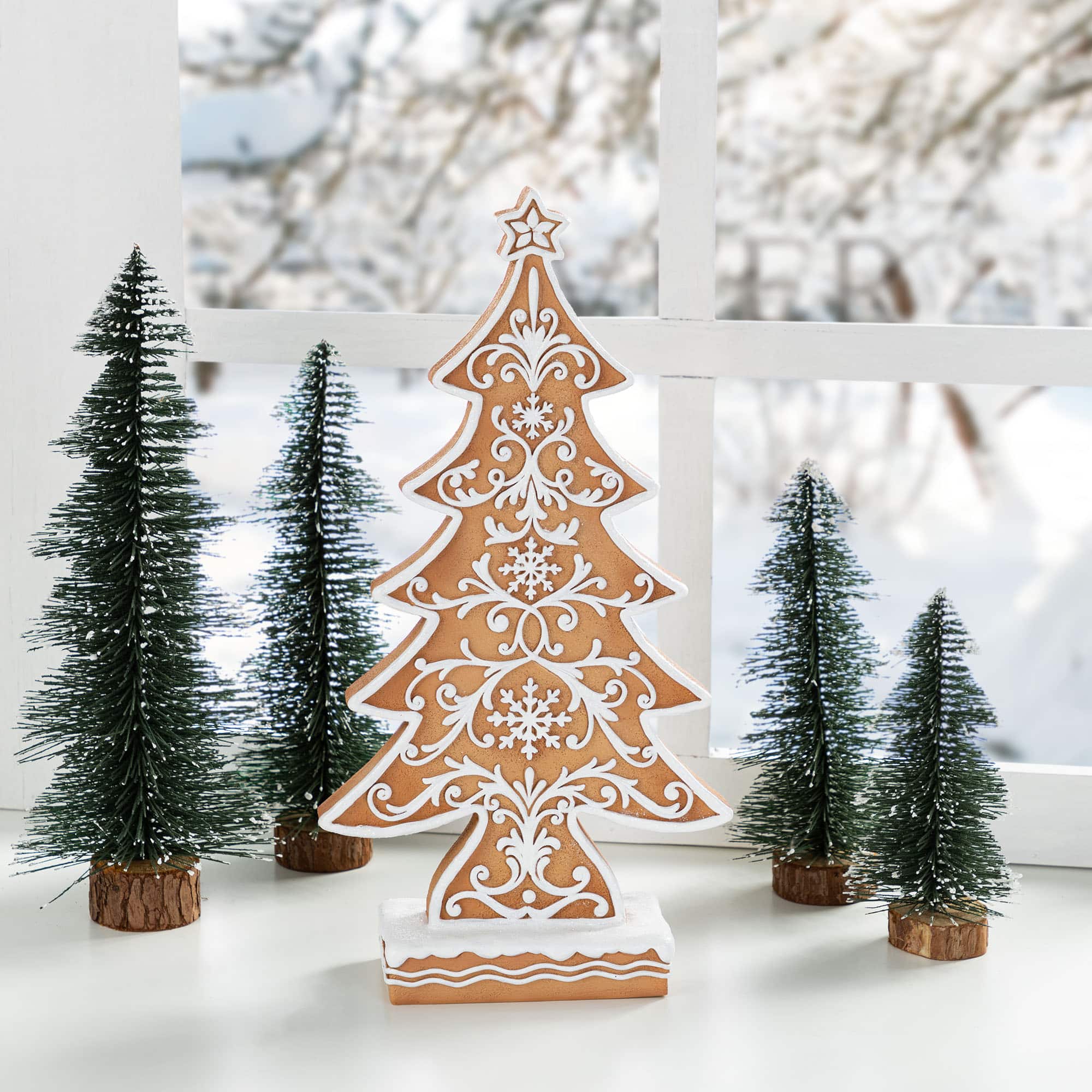 Glitzhome&#xAE; 14.5&#x22; Resin Christmas Tree Table Decor