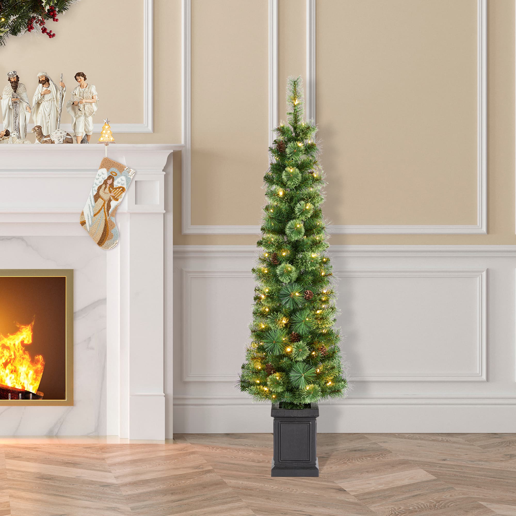 Glitzhome&#xAE; 5ft Pre-Lit Green Cashmere Pine Christmas Porch Tree, Multi-color LED Lights